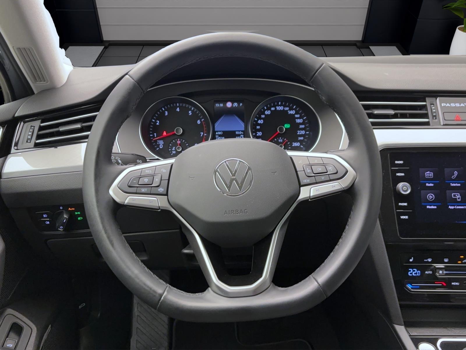 Volkswagen Passat Variant 1.5 TSI DSG Business Navi AHK ACC LED Sitzhzg