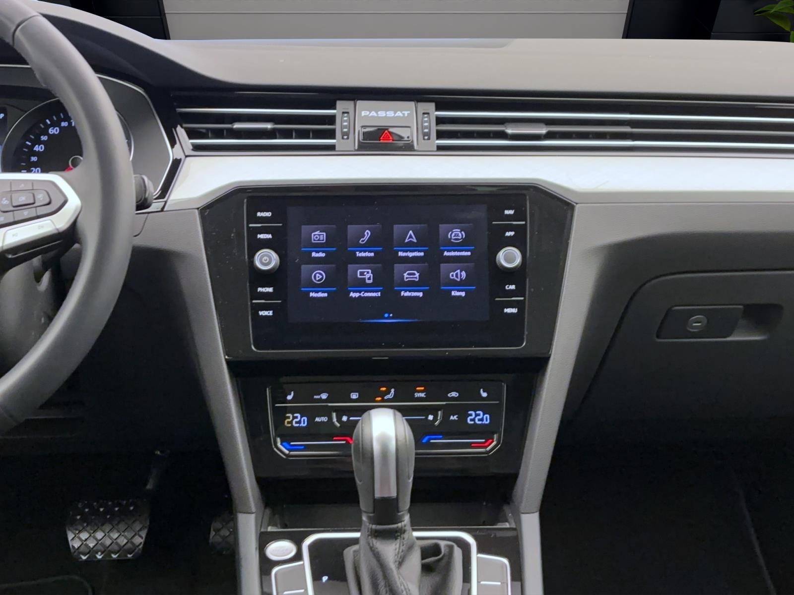 Volkswagen Passat Variant 1.5 TSI DSG Business Navi AHK ACC LED Sitzhzg