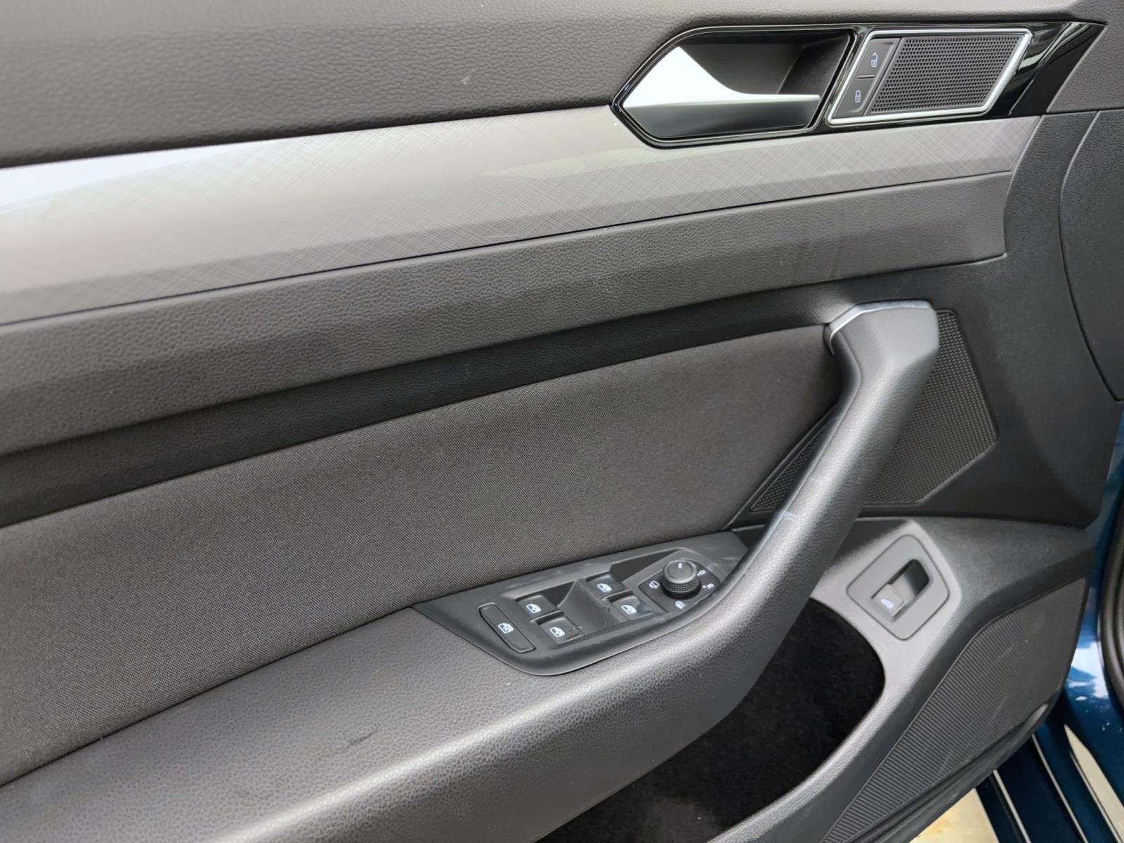 Volkswagen Passat Variant 1.5 TSI DSG Business Navi AHK LED Sitzhzg