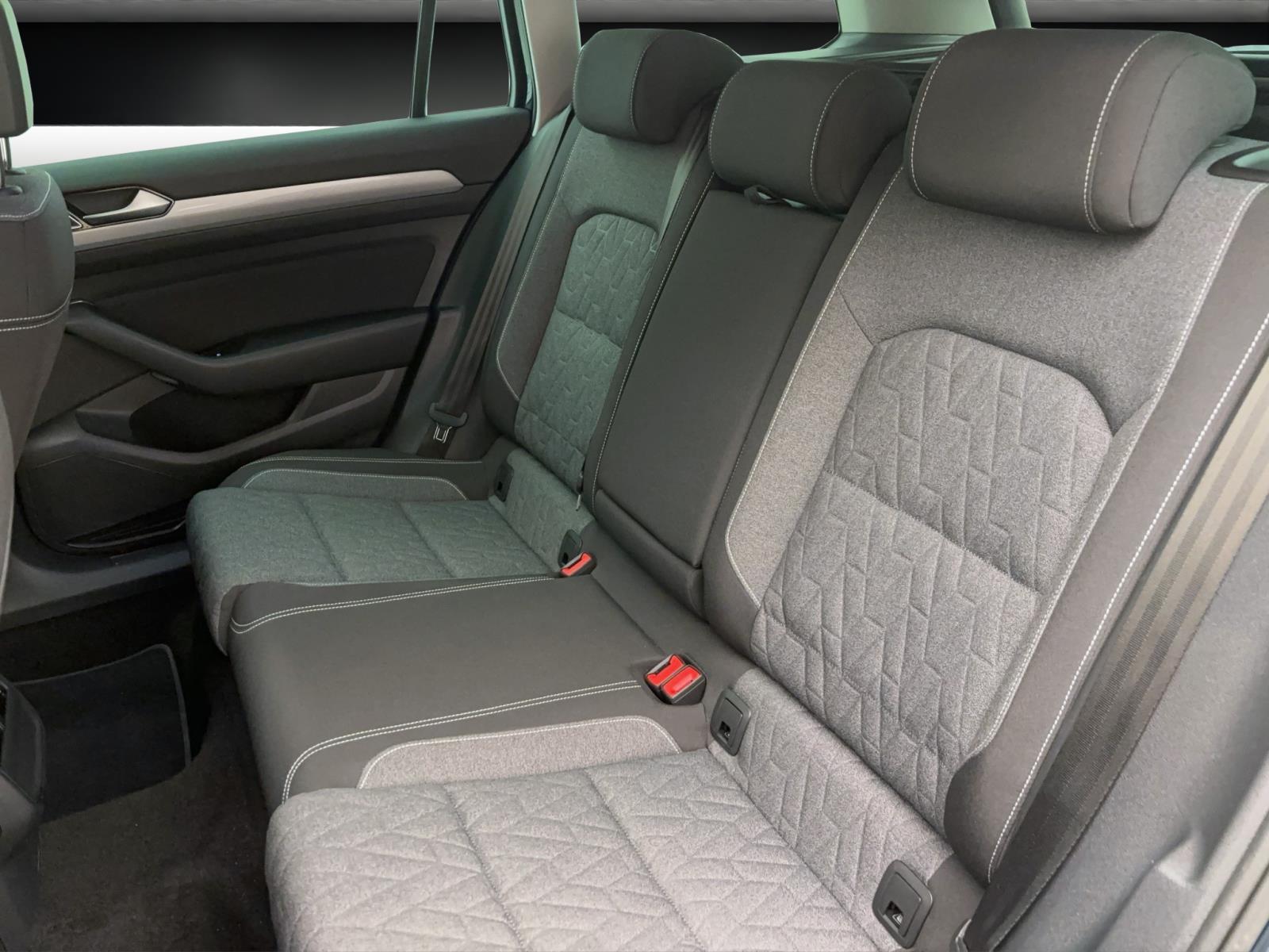 Volkswagen Passat Variant 1.5 TSI DSG Business Navi AHK LED Sitzhzg