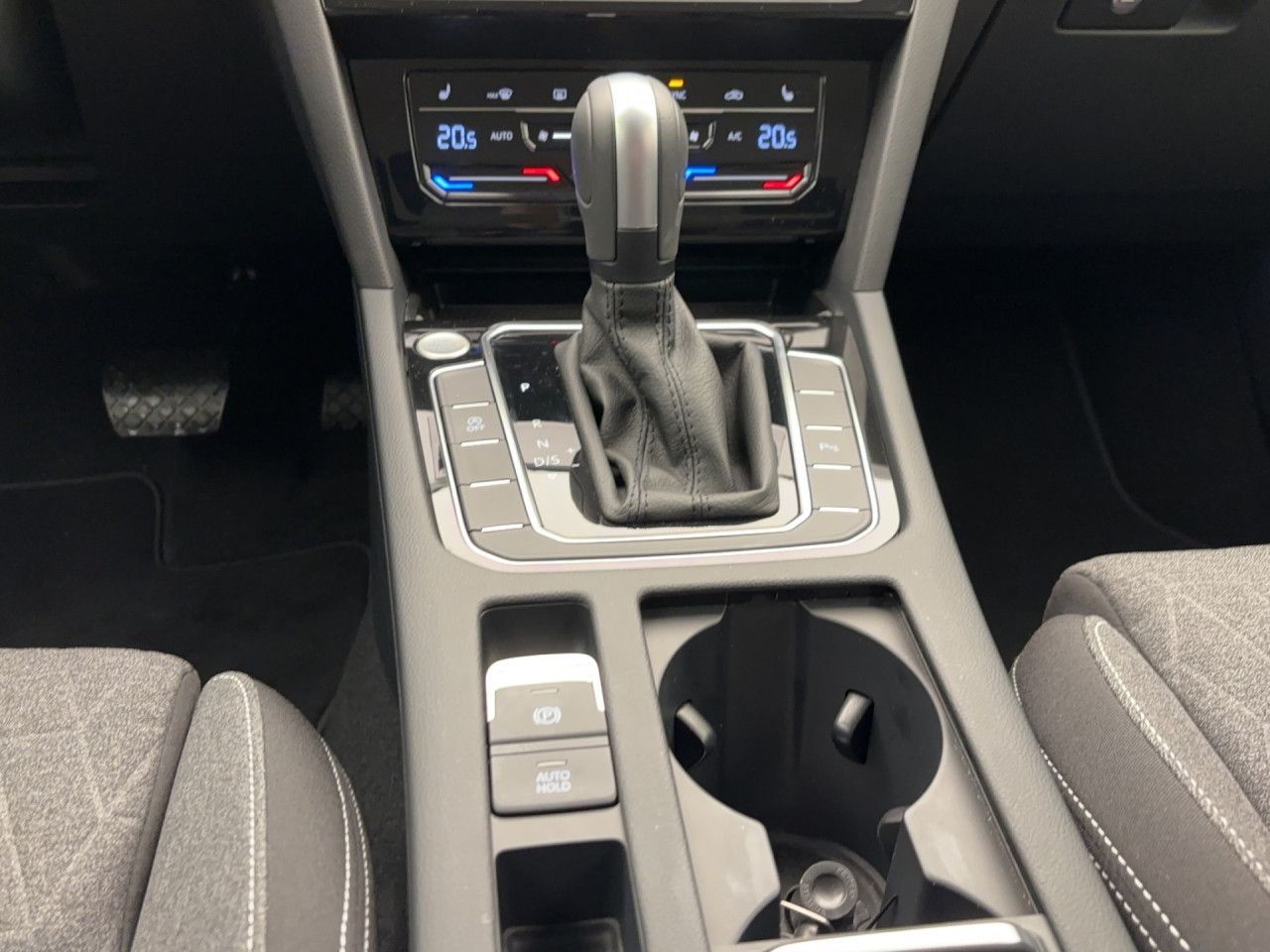 Volkswagen Passat Variant 2.0 TDI DSG BusinessNavi AHK ACC LED Sitzhzg