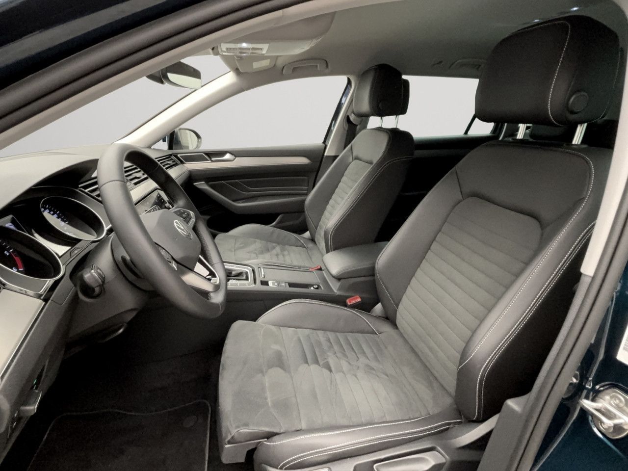Volkswagen Passat Variant 2.0 TDI DSG EleganceIQ.Light AHK Navi ACC