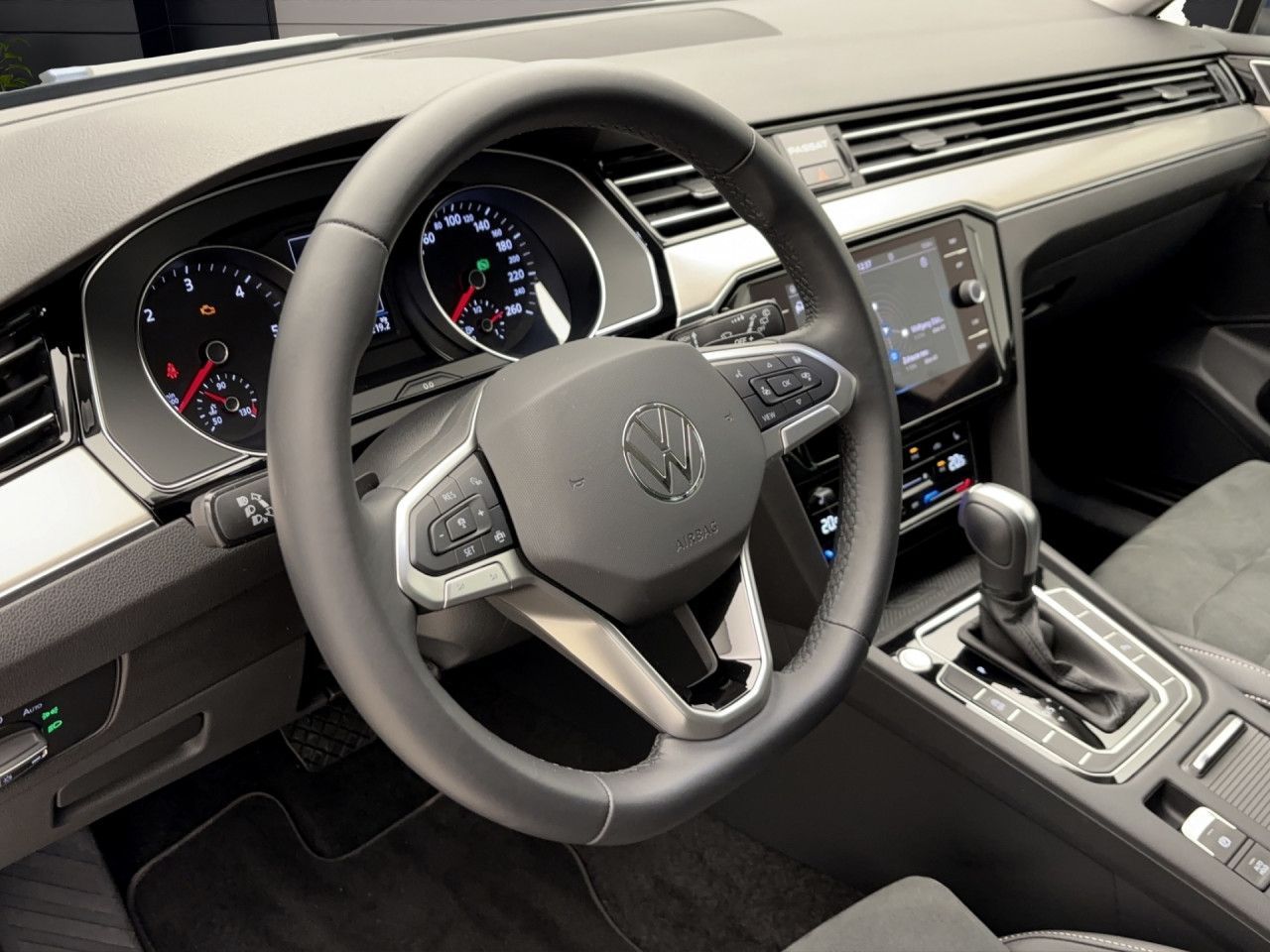 Volkswagen Passat Variant 2.0 TDI DSG EleganceIQ.Light AHK Navi ACC