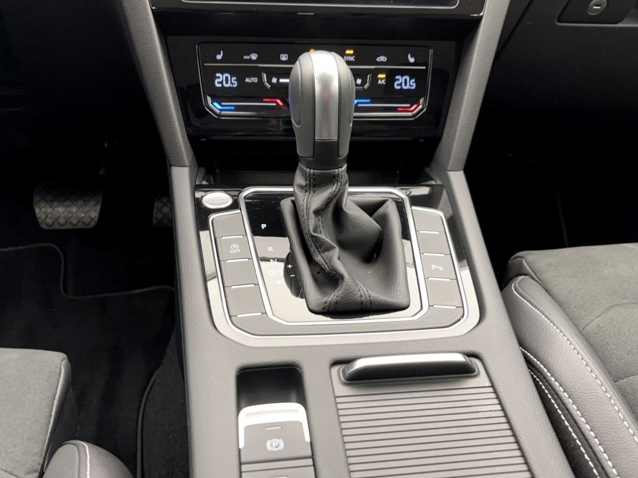 Volkswagen Passat Variant 2.0 TDI DSG EleganceIQ.Light AHK Navi ACC