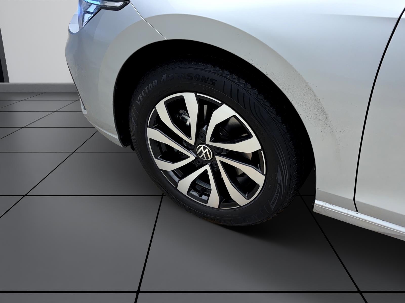 Volkswagen Golf Variant 8 1.5 TSI Active Navi LED ACC Sitzhzg