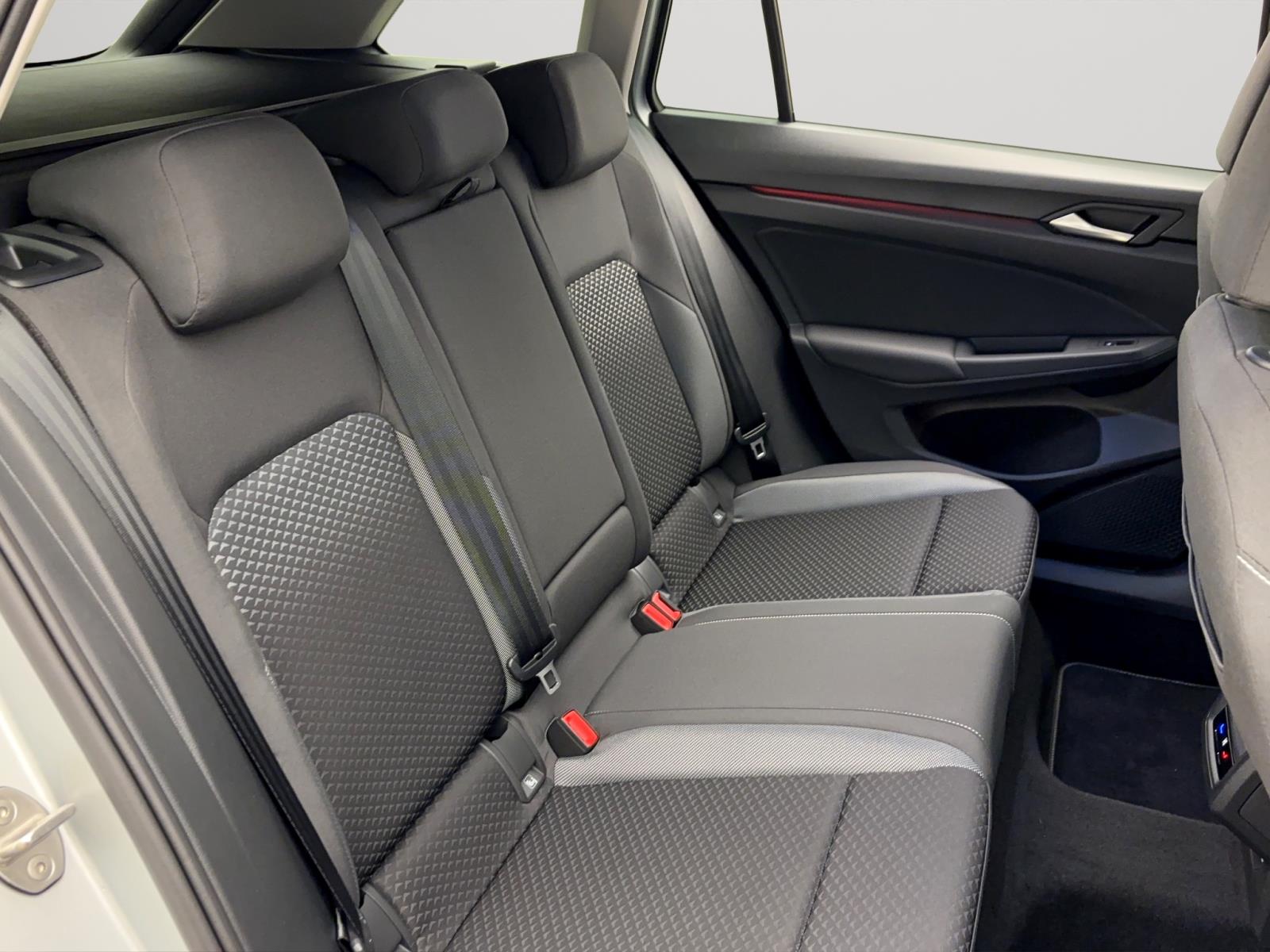 Volkswagen Golf Variant 8 1.5 TSI Active Navi LED ACC Sitzhzg