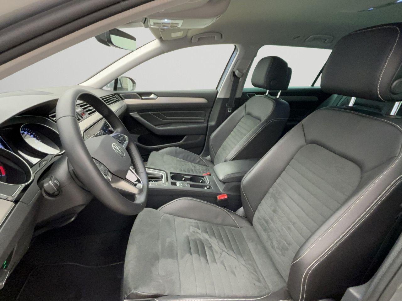 Volkswagen Passat Variant 2.0 TDI DSG Elegance AHK ACC PDC Kamera IQ.Light Navi