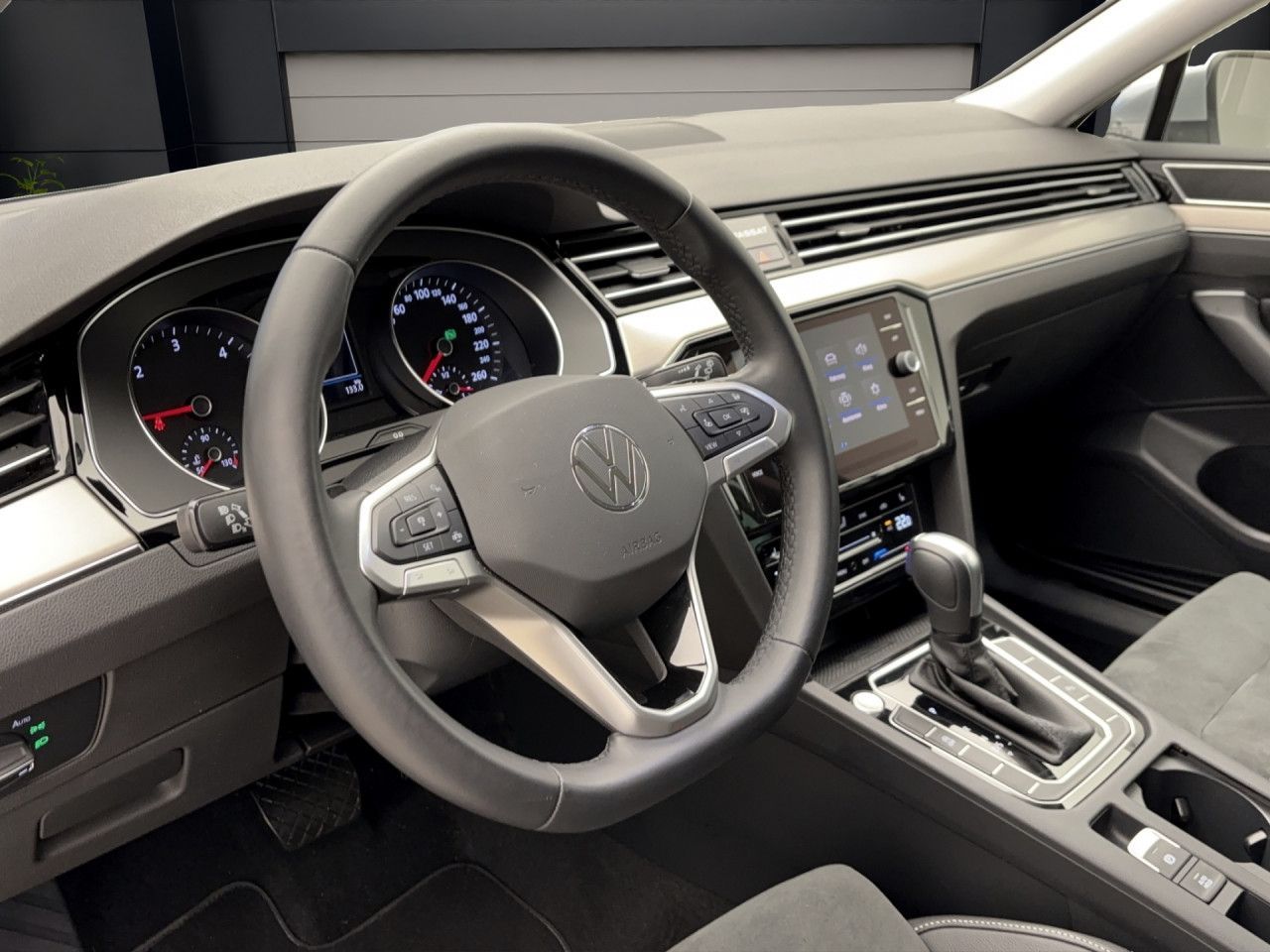 Volkswagen Passat Variant 2.0 TDI DSG Elegance AHK ACC PDC Kamera IQ.Light Navi