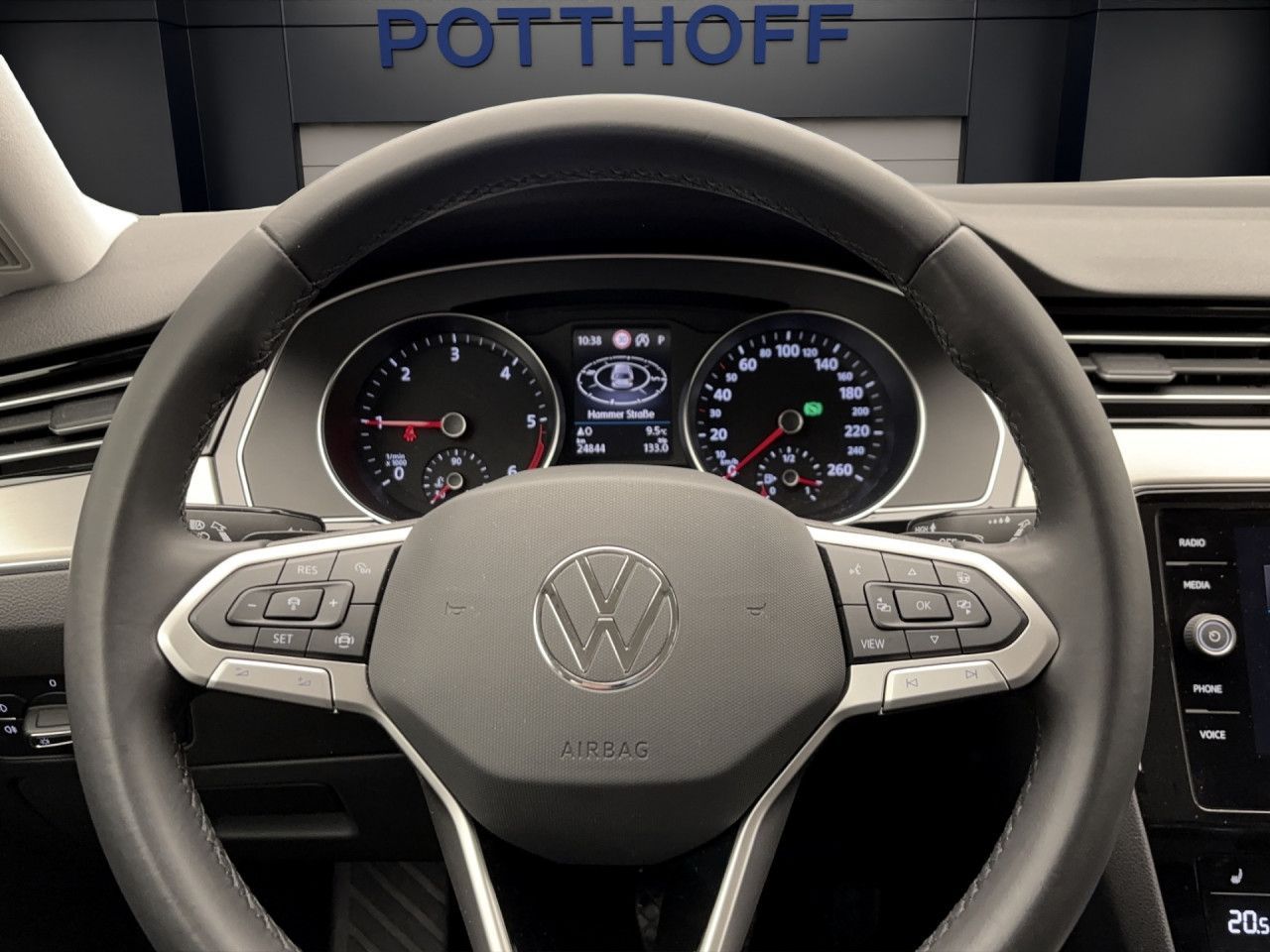 Volkswagen Passat Variant 2.0 TDI DSG Elegance AHK ACC PDC Kamera IQ.Light Navi