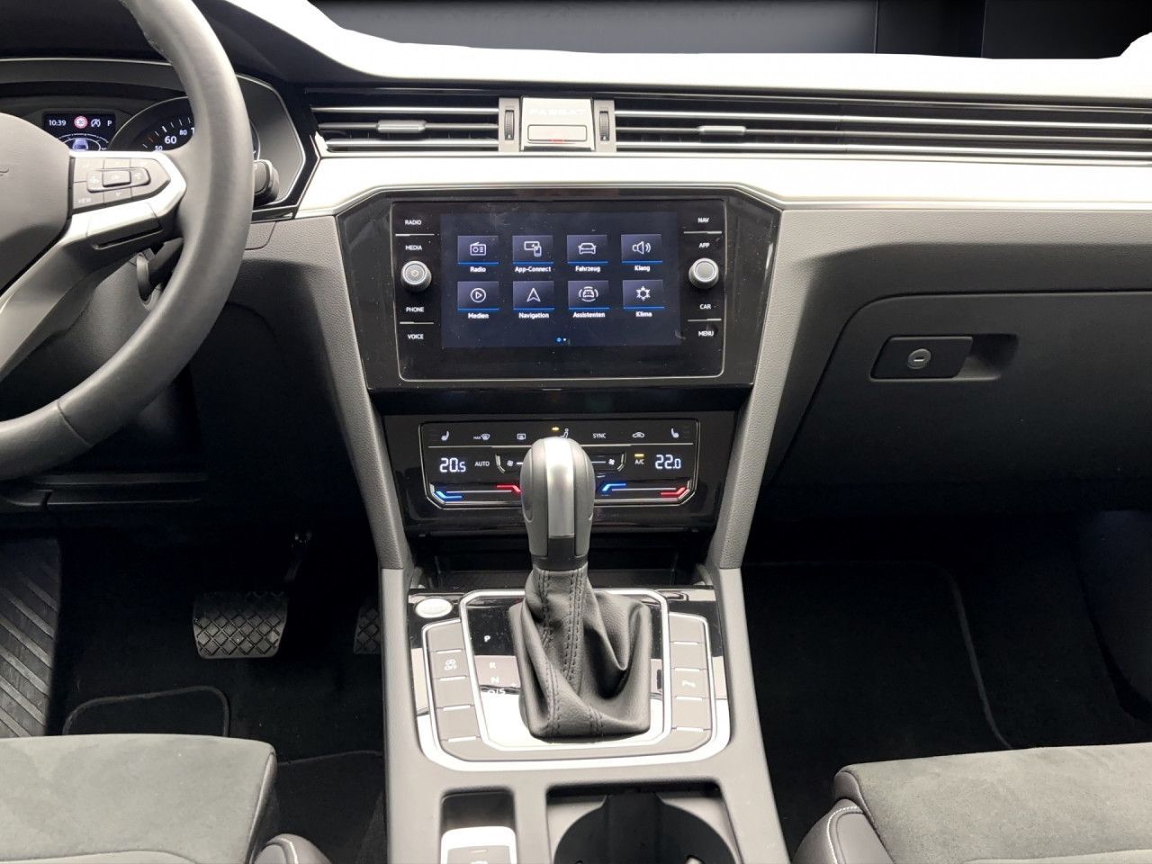 Volkswagen Passat Variant 2.0 TDI DSG Elegance AHK ACC PDC Kamera IQ.Light Navi