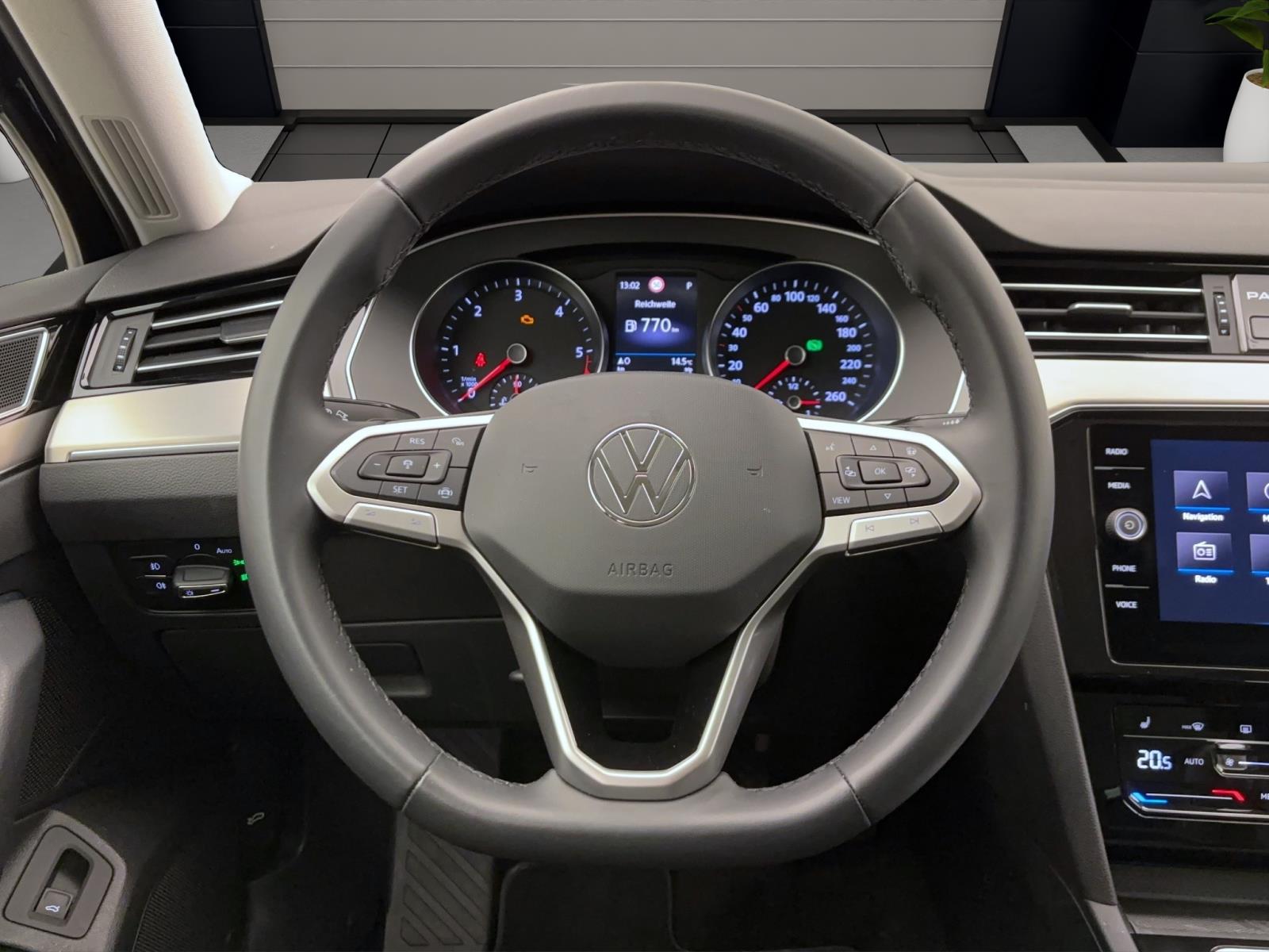 Volkswagen Passat Variant 2.0 TDI DSG Elegance Navi AHK IQ.Light ACC