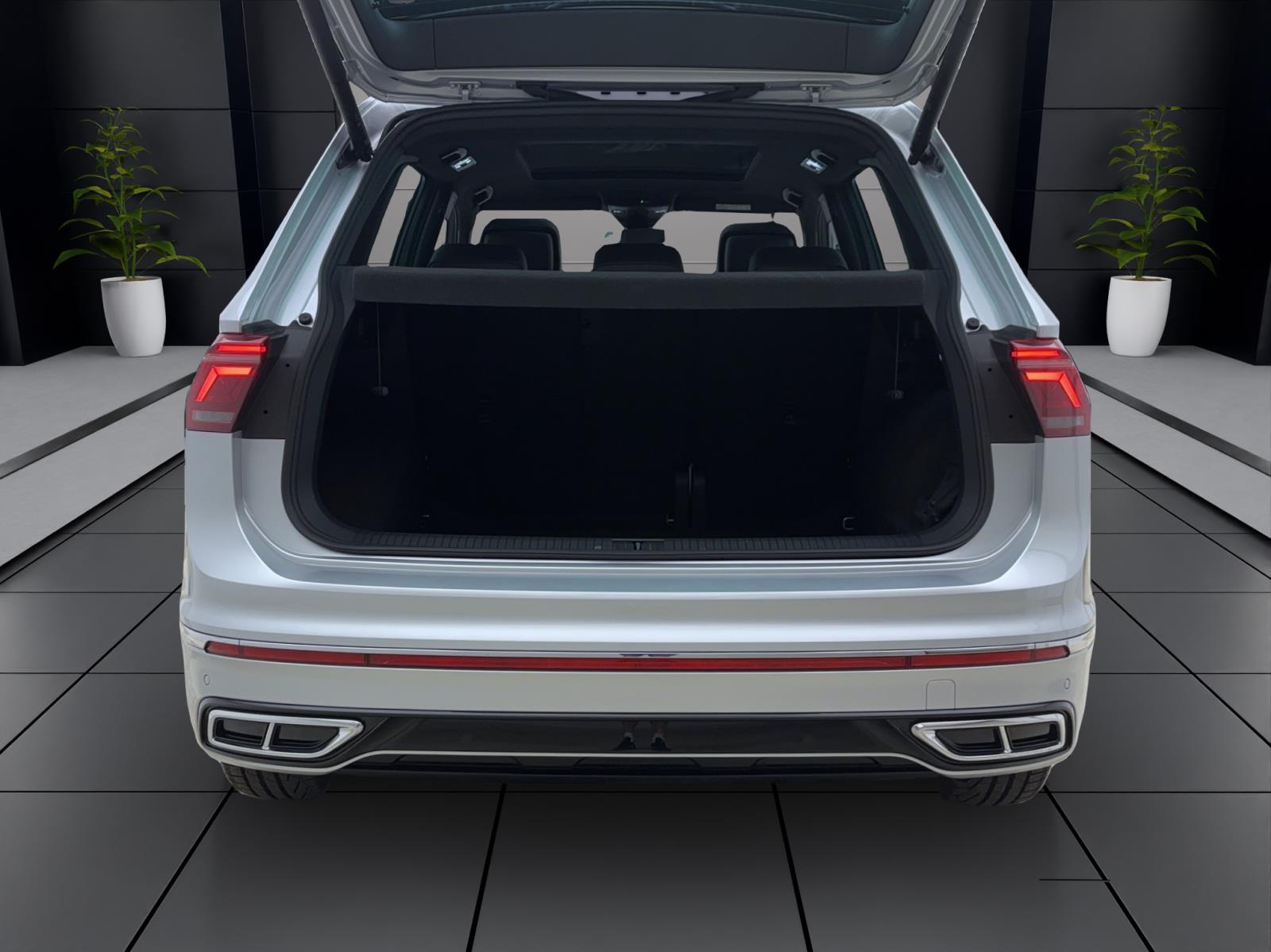 Volkswagen Tiguan 1.5 TSI DSG R-Line Pano IQ.Light Navi ACC
