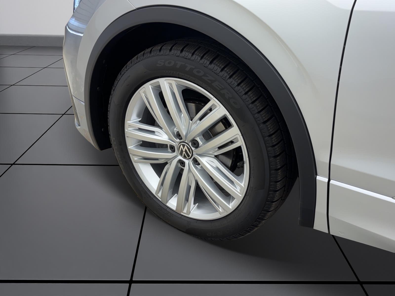 Volkswagen Tiguan 1.5 TSI DSG R-Line Pano IQ.Light Navi ACC