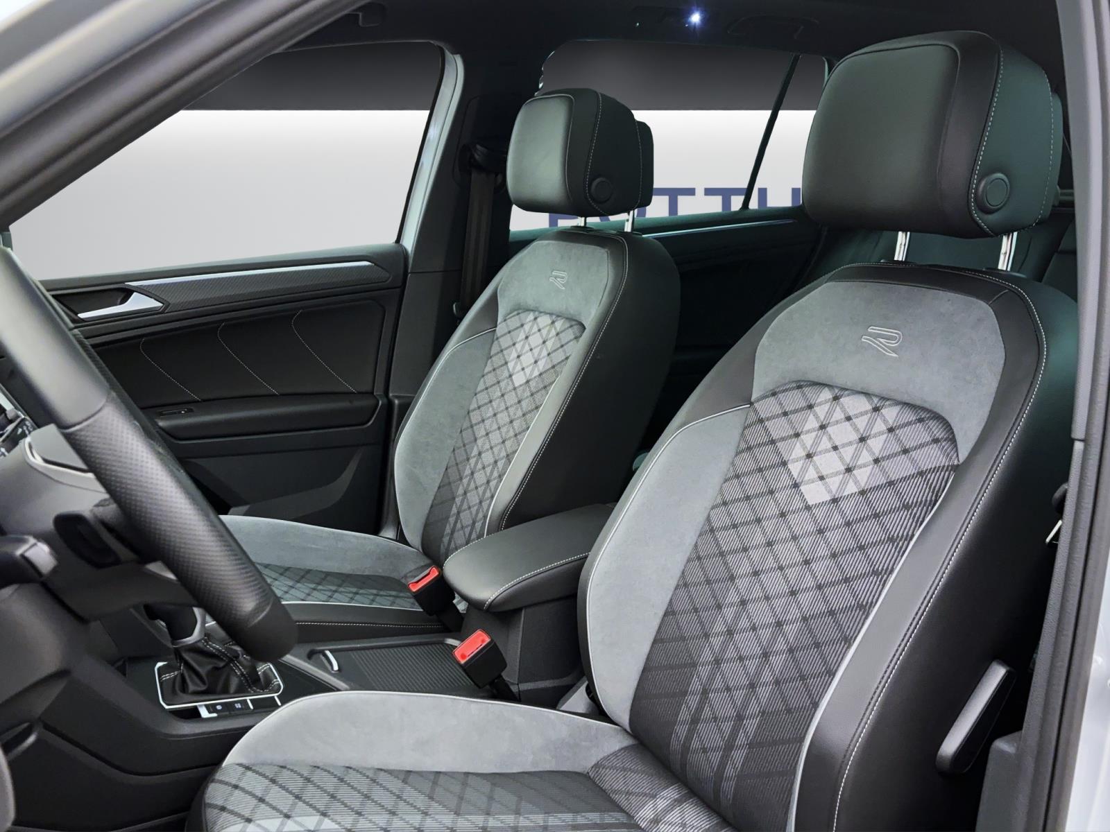 Volkswagen Tiguan 1.5 TSI DSG R-Line Pano IQ.Light Navi ACC