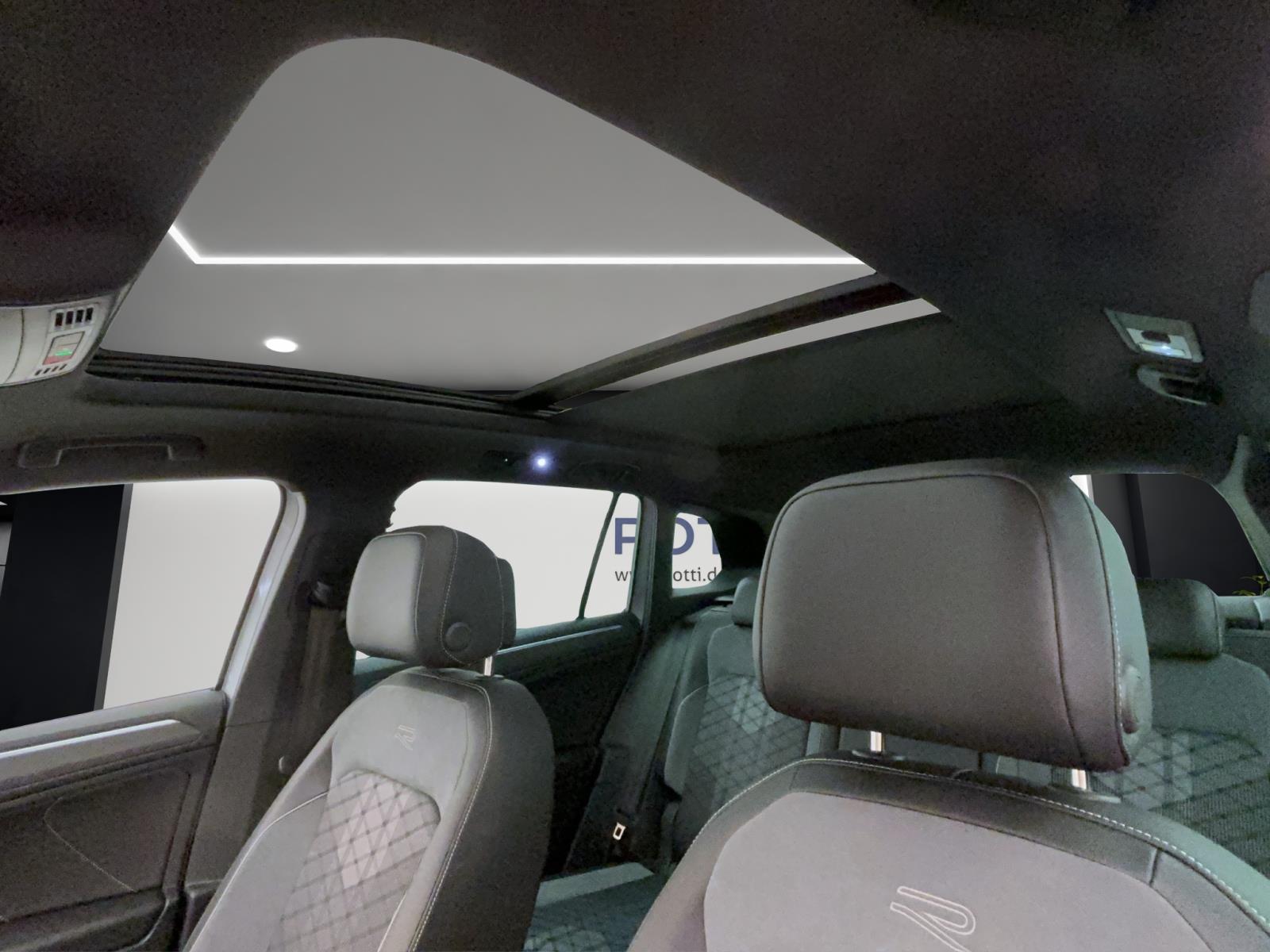 Volkswagen Tiguan 1.5 TSI DSG R-Line Pano IQ.Light Navi ACC