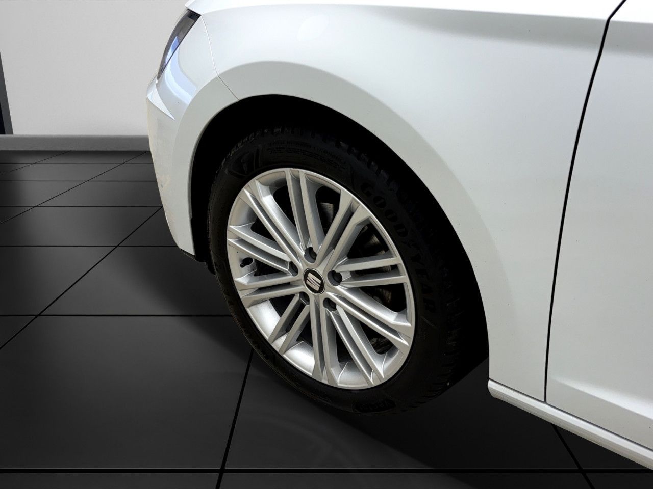 Seat Leon Sportstourer 1.5 TSI DSG XcellenceNavi Sitzhzg FrontAssist