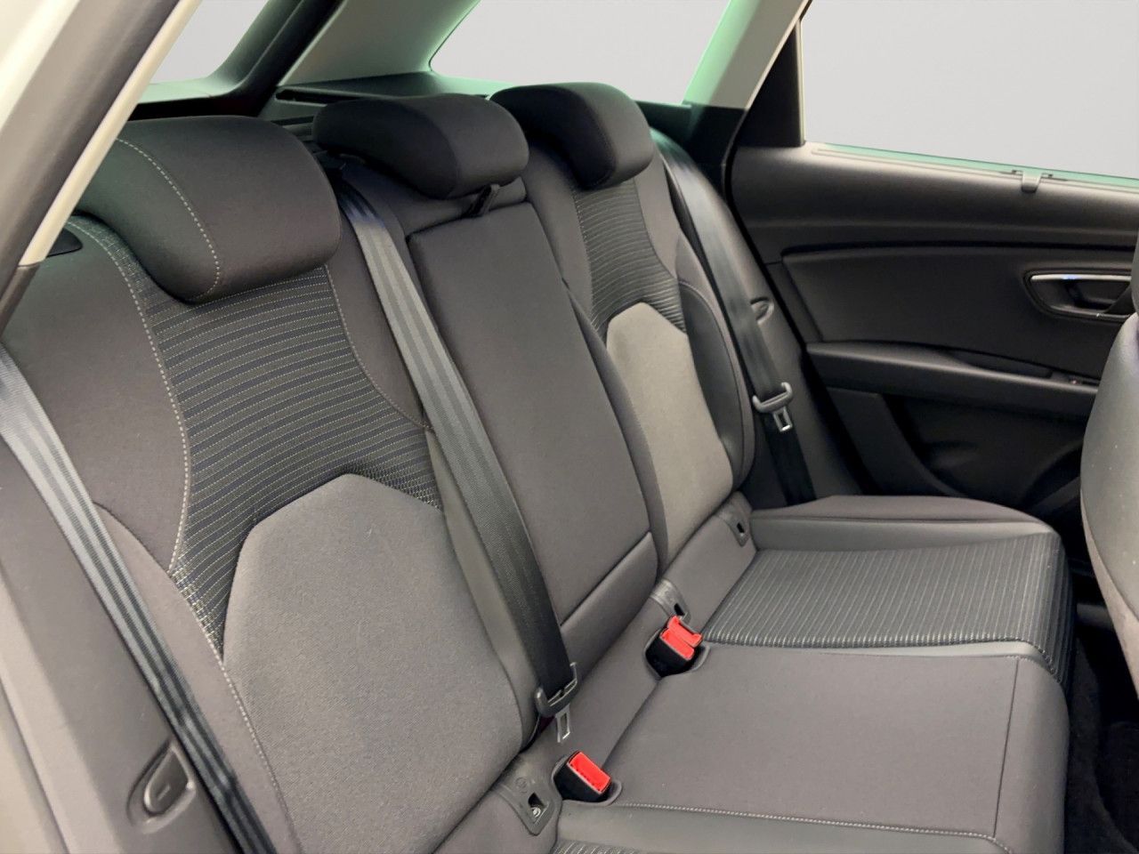 Seat Leon Sportstourer 1.5 TSI DSG XcellenceNavi Sitzhzg FrontAssist