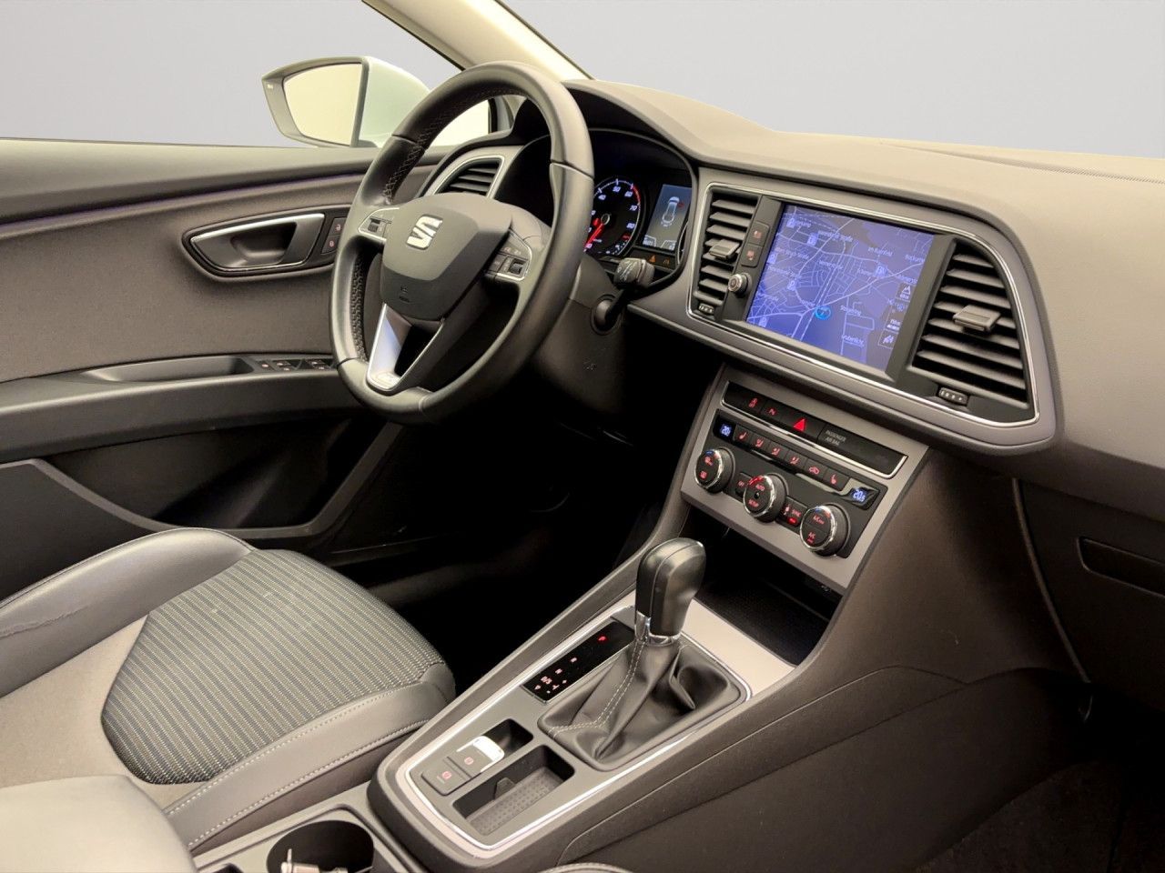 Seat Leon Sportstourer 1.5 TSI DSG XcellenceNavi Sitzhzg FrontAssist