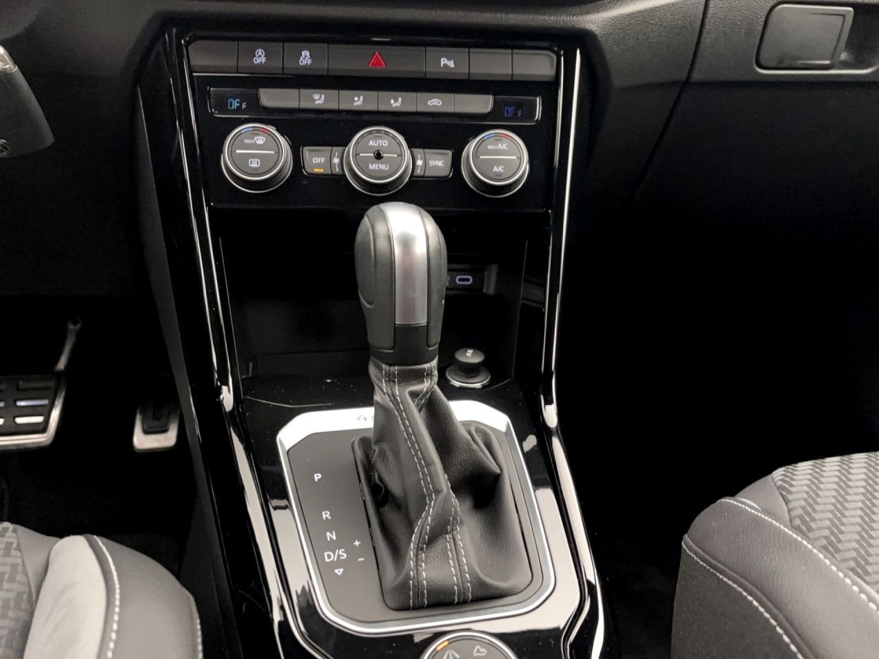 Volkswagen T-Roc 2.0 TSI DSG 4M R NAVI LED LANE-ASSIST