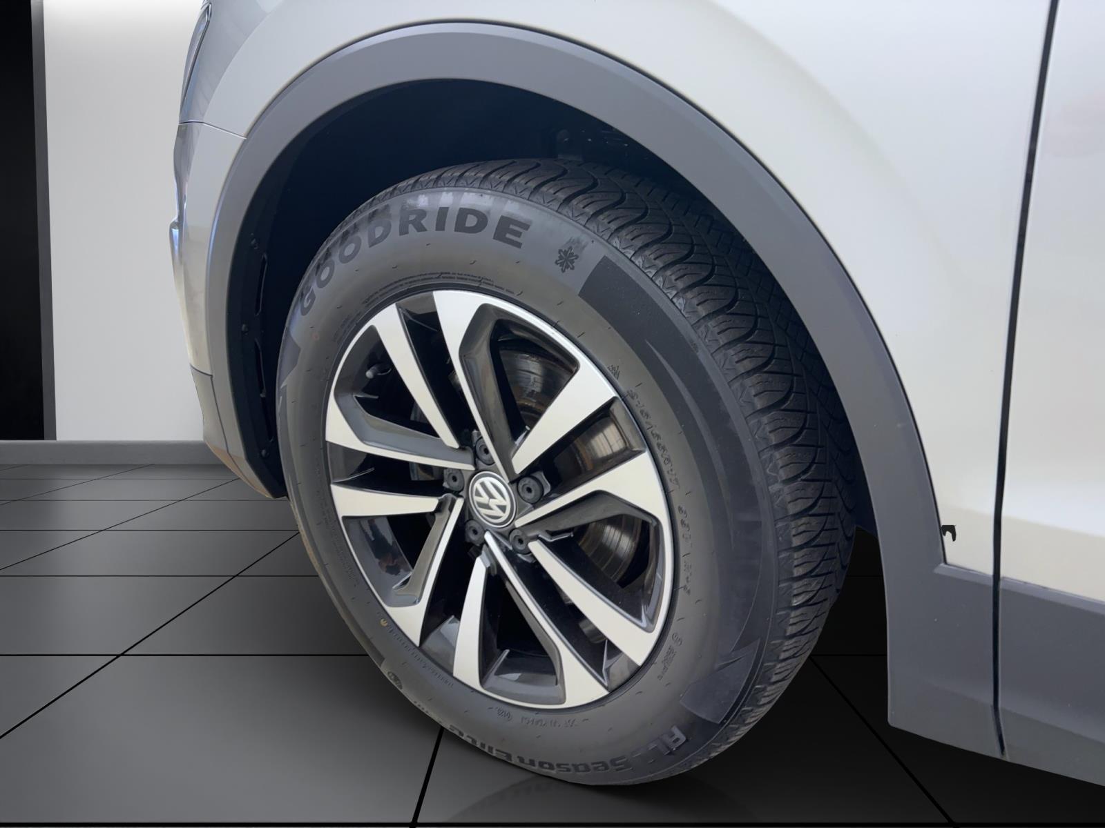 Volkswagen Tiguan 2.0 TDI IQ.Drive AHK ACC ParkAssist Navi AppConnect