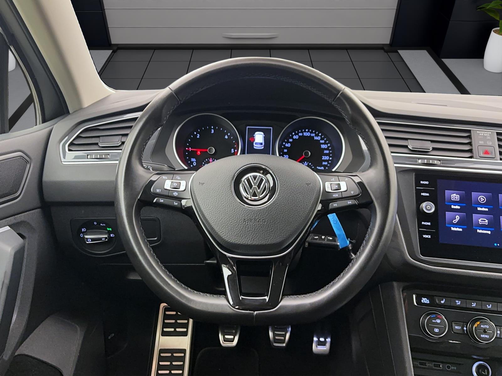 Volkswagen Tiguan 2.0 TDI IQ.Drive AHK ACC ParkAssist Navi AppConnect