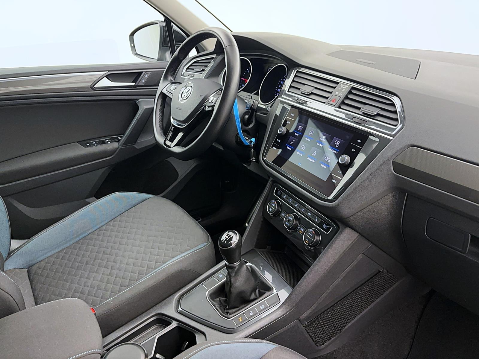 Volkswagen Tiguan 2.0 TDI IQ.Drive AHK ACC ParkAssist Navi AppConnect