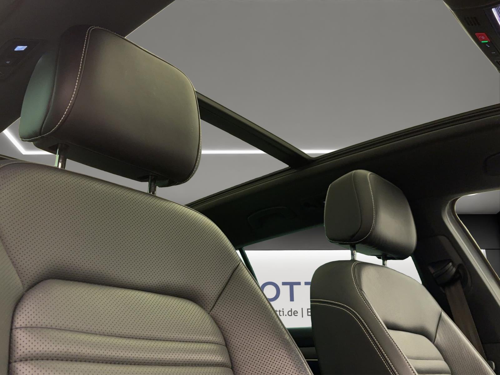 Volkswagen Passat Variant 2.0 TDI DSG Alltrack 4Motion Pano AHK ACC IQ.Light Navi Harman HUD