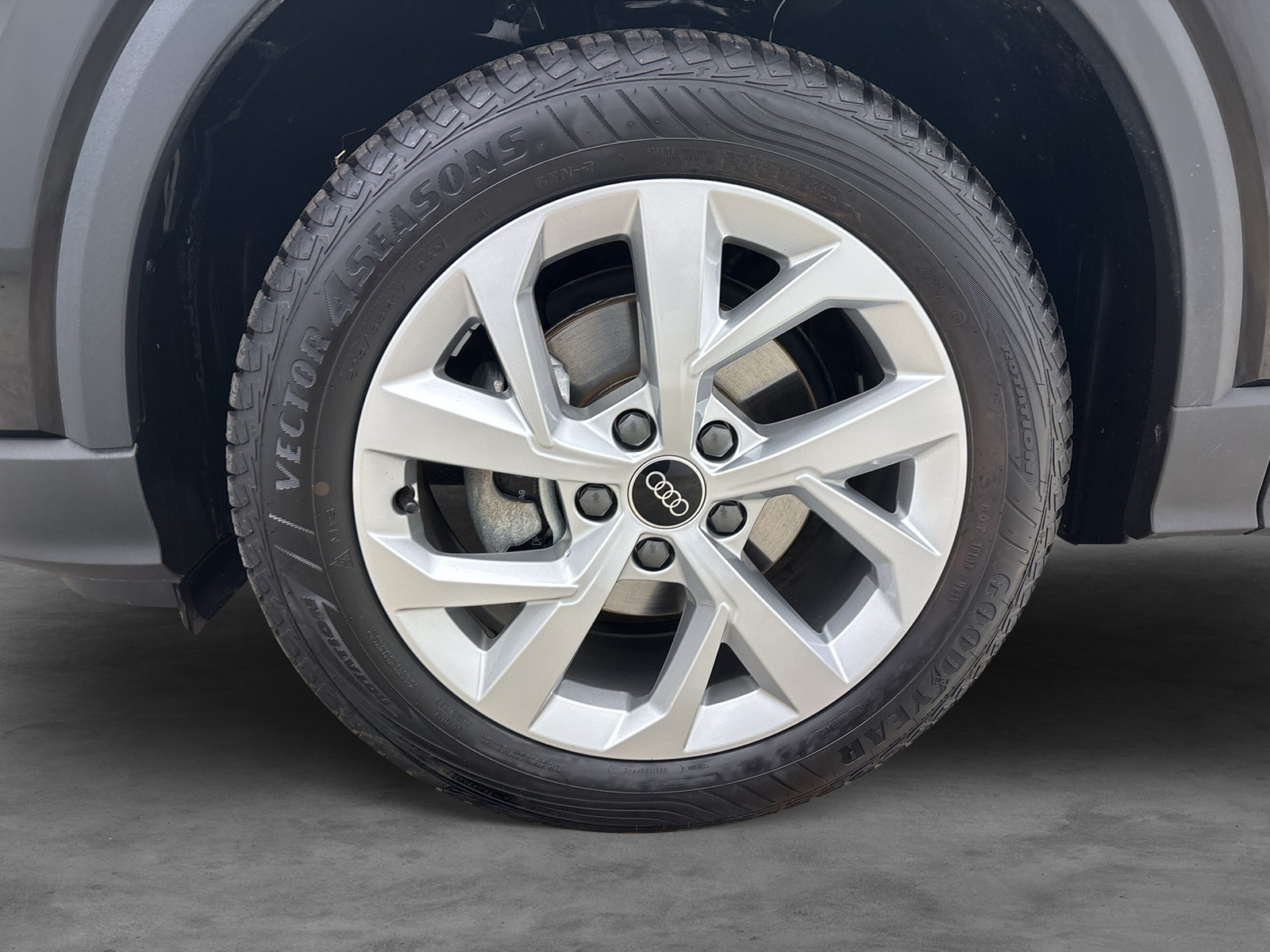 Audi Q2 30 TFSI AHK PDC Kamera Matrix Navi Sitzhzg
