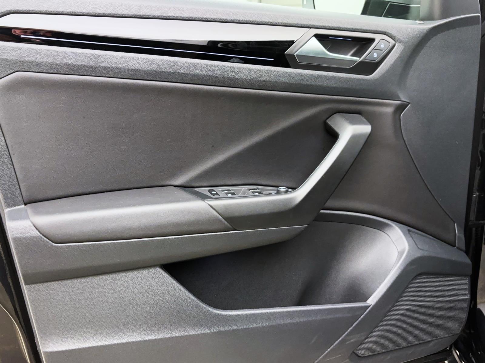 Volkswagen T-Roc 2.0 TSI DSG R 4MotionPano BlindSpot LED RearView