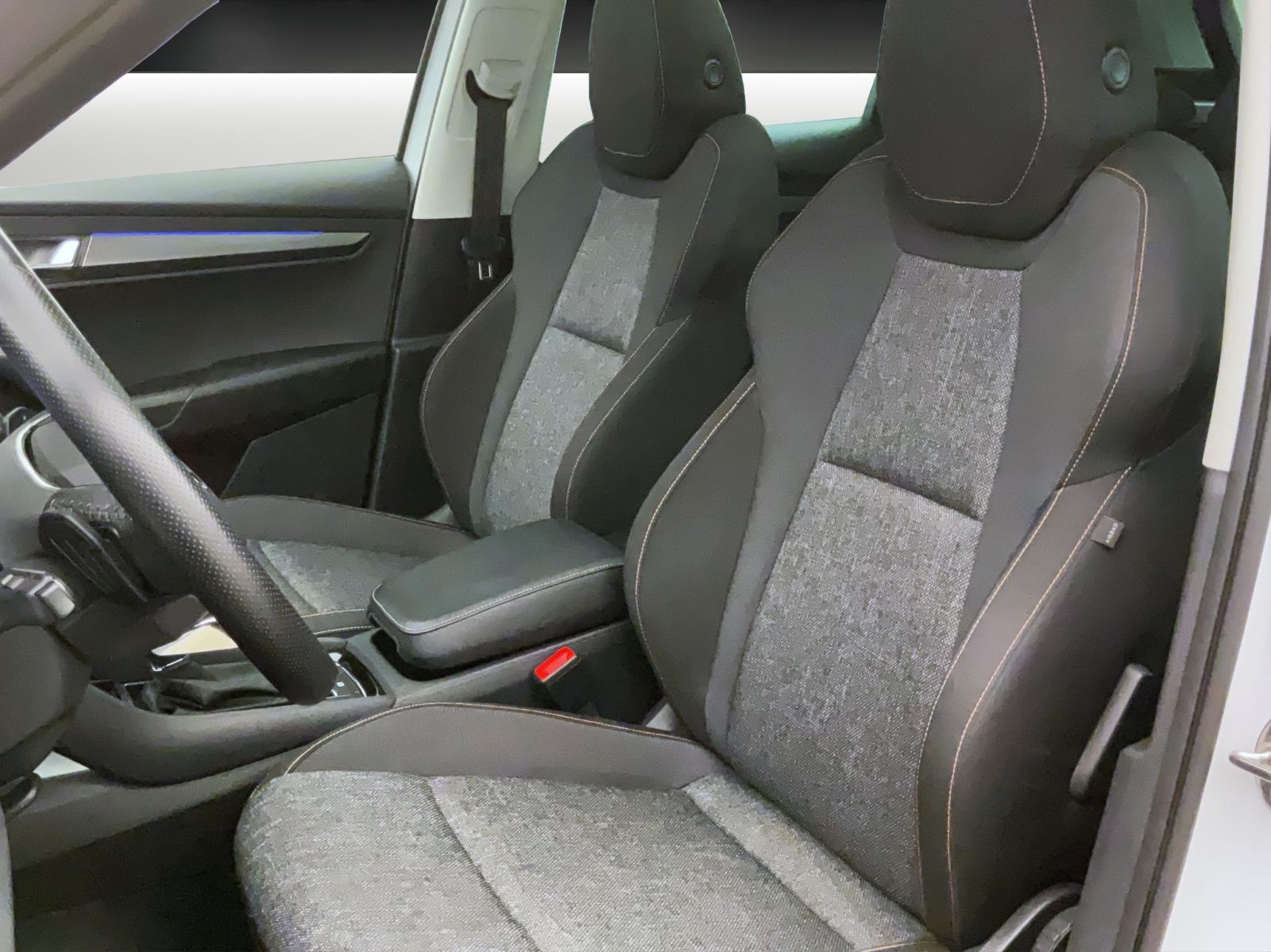 Skoda Karoq 2.0 TDI DSG Ambition Pano LED Sitzhzg