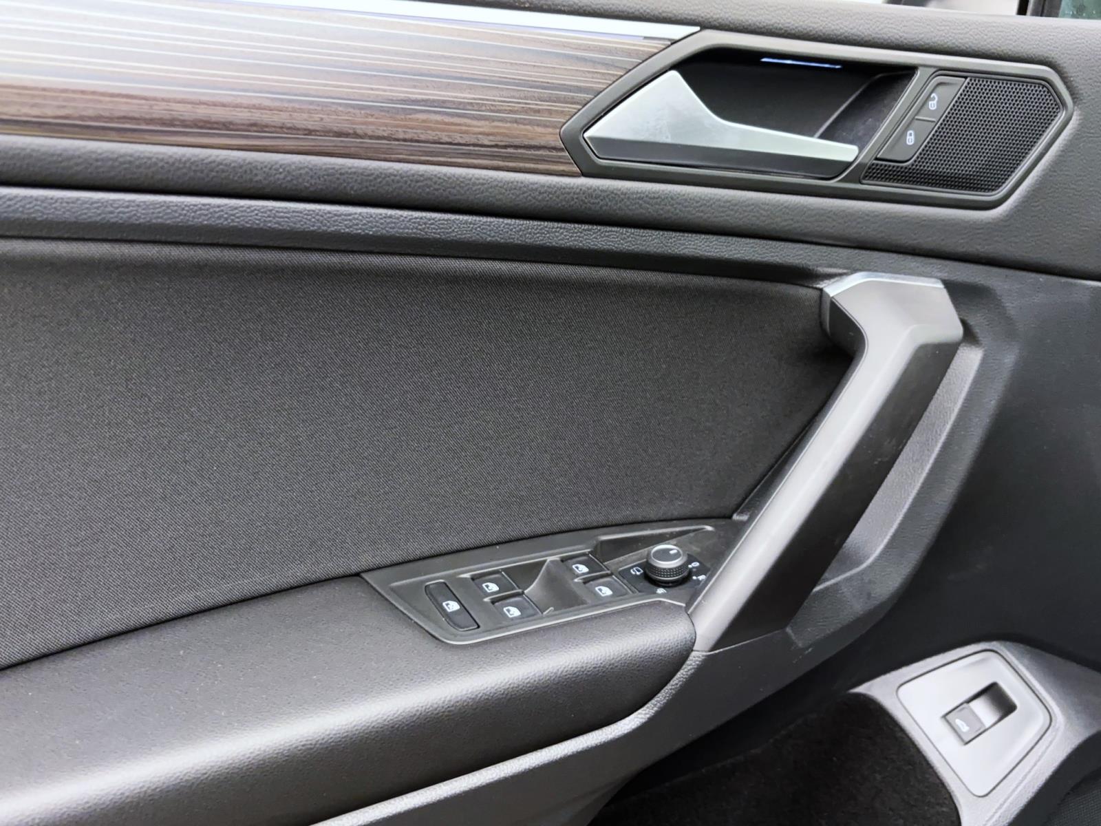 Volkswagen Tiguan Allspace 2.0 TDI DSG Elegance 4Motion 7-Sitzer AHK ACC ParkAssist IQ.Light Navi