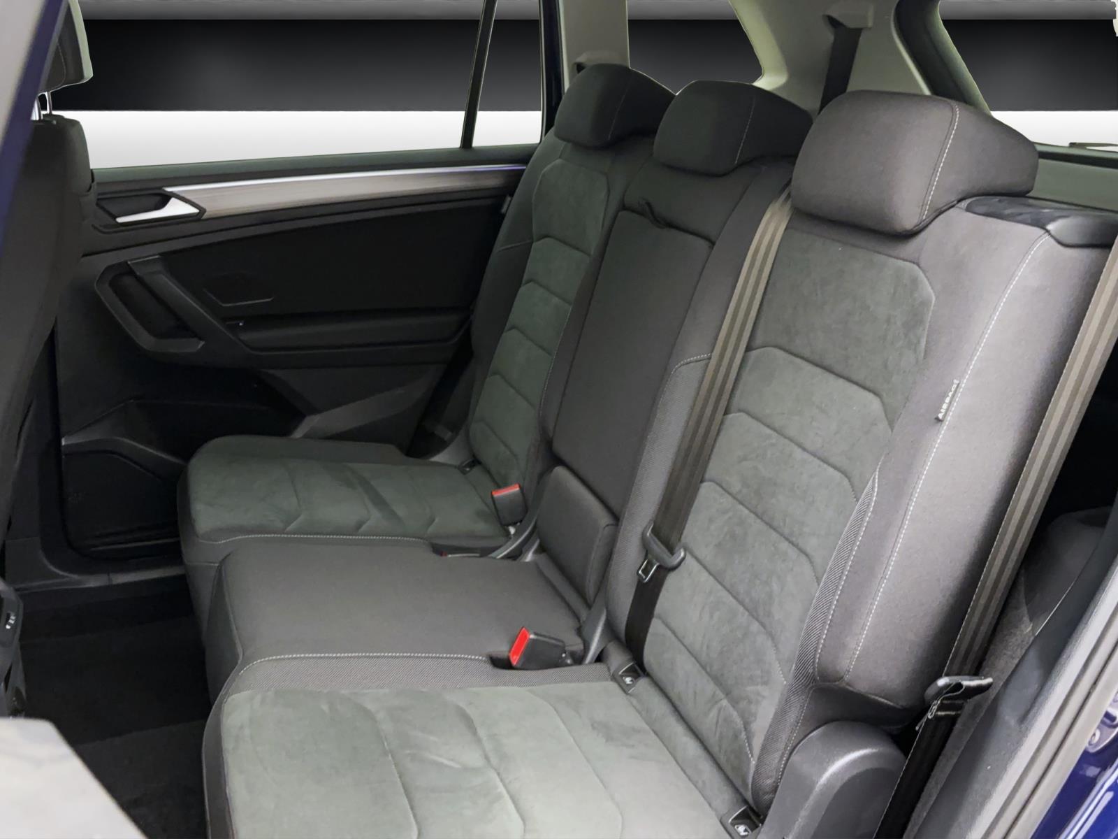 Volkswagen Tiguan Allspace 2.0 TDI DSG Elegance 4Motion 7-Sitzer AHK ACC ParkAssist IQ.Light Navi