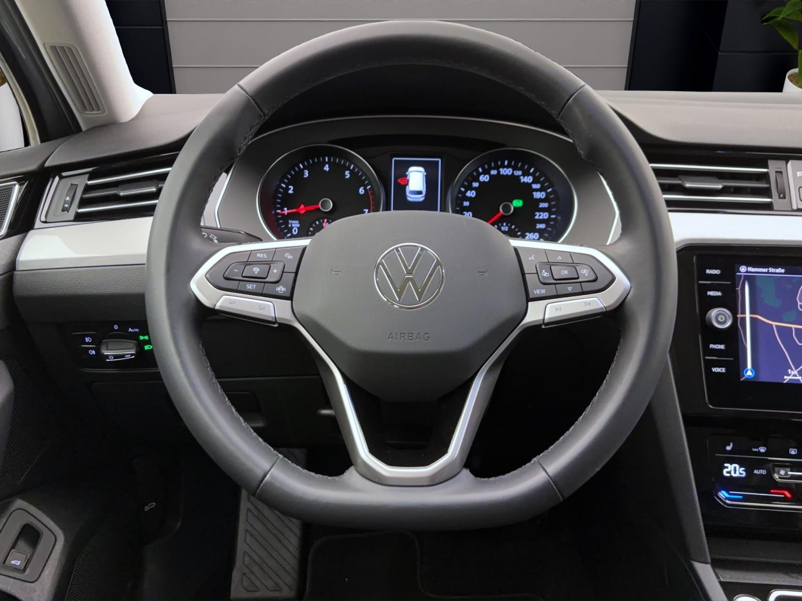 Volkswagen Passat Variant 1.5 TSI DSG BUSINESS AHK NAVI ACC LED