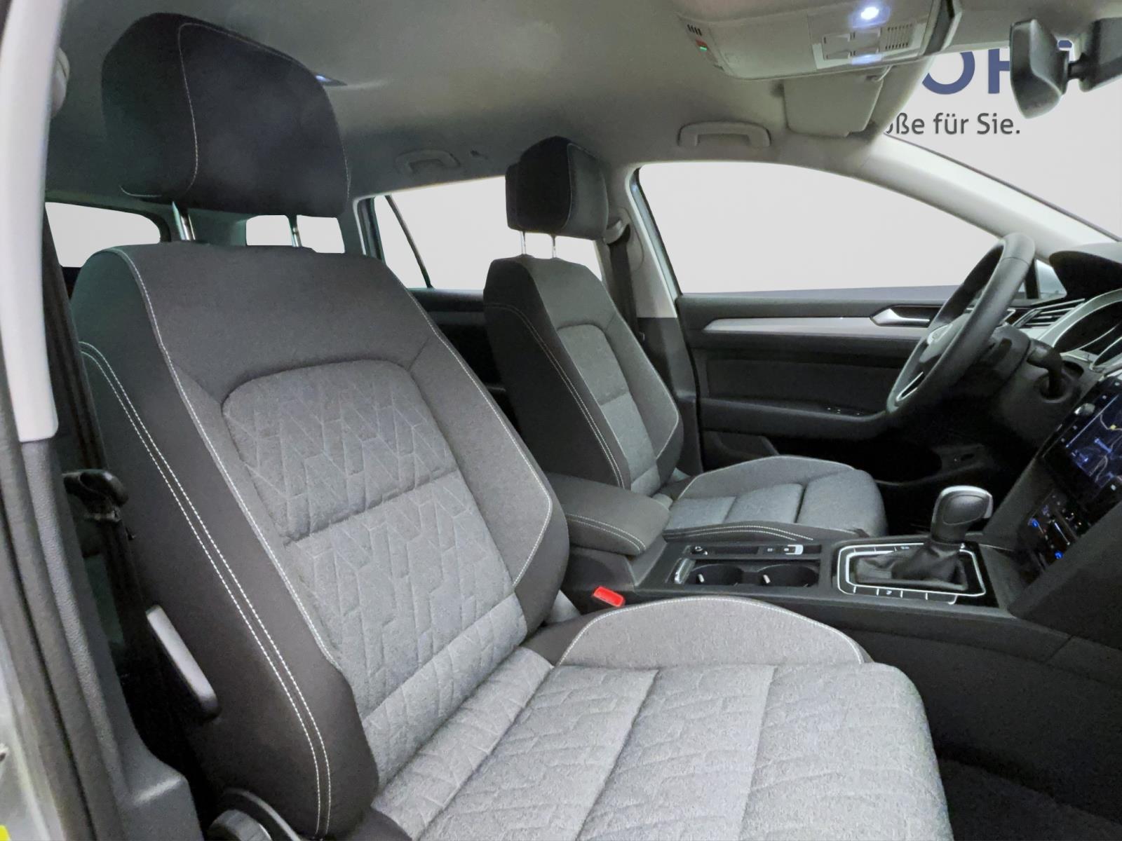Volkswagen Passat Variant 1.5 TSI DSG BUSINESS AHK NAVI ACC LED