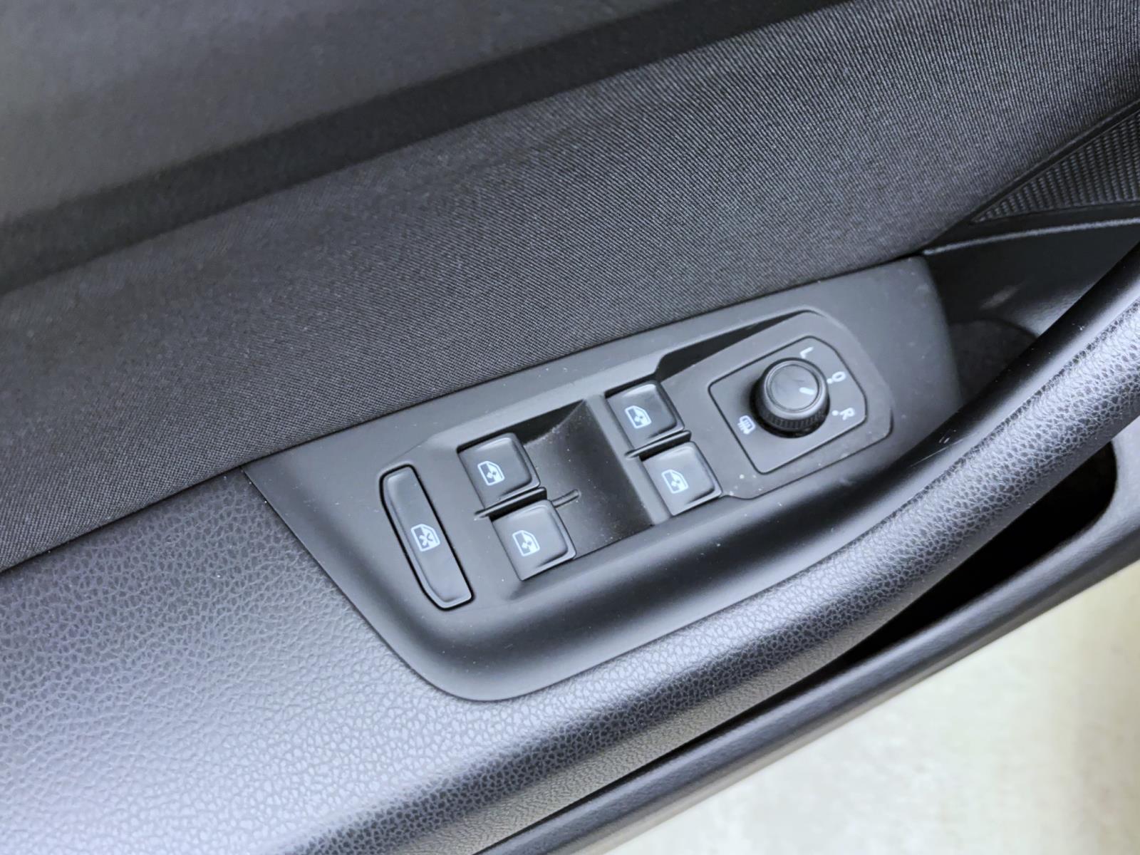 Volkswagen Passat Variant 2.0 TDI BusinessNavi LED ACC Sitzhzg RearView
