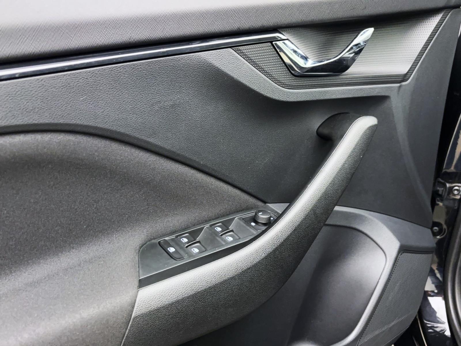 Skoda Kamiq 1.0 TSI Ambition Navi LED Kamera Sitzhzg FrontAssist
