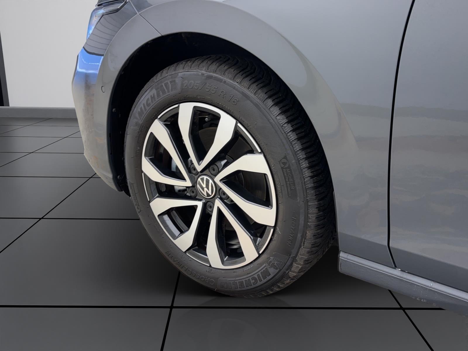 Volkswagen Golf 8 1.5 TSI ActiveStandhzg IQ.Drive LED+ Navi