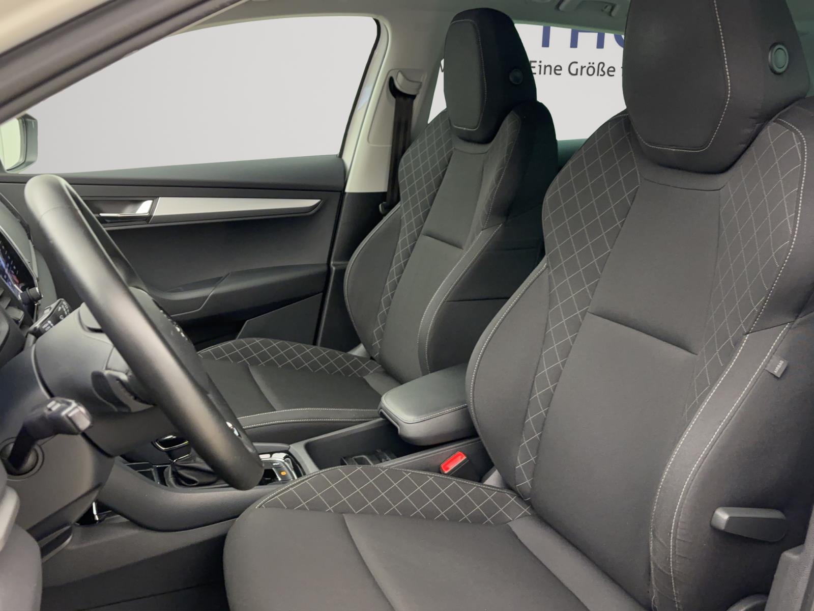 Skoda Karoq 2.0 TDI DSG Ambition 4x4Navi Sitzhzg GRA FrontAssist DAB+