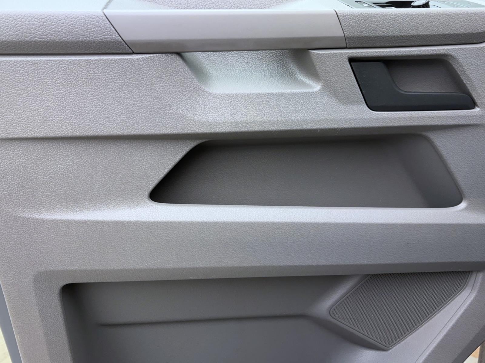 Volkswagen T6.1 Transporter Kasten 2,0 TDI Hecktüren/Kamera