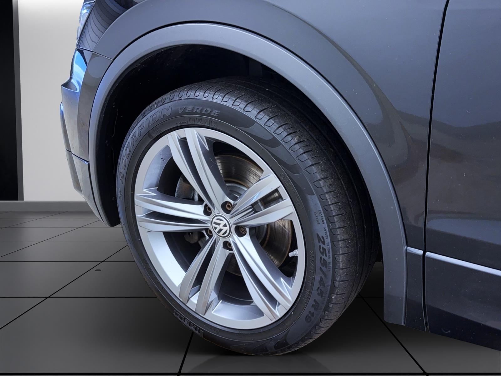 Volkswagen Tiguan 2.0 TDI DSG Highline 4Motion R-LinePano Navi ACC LED Sitzhzg