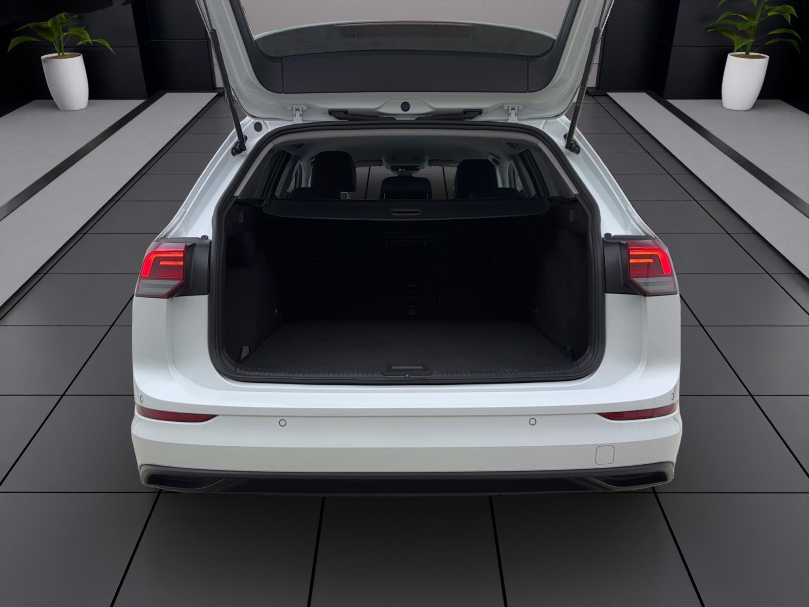 Volkswagen Golf Variant 8 2.0 TDI DSG Life ACC PDC Kamera LED Navi AppConnect
