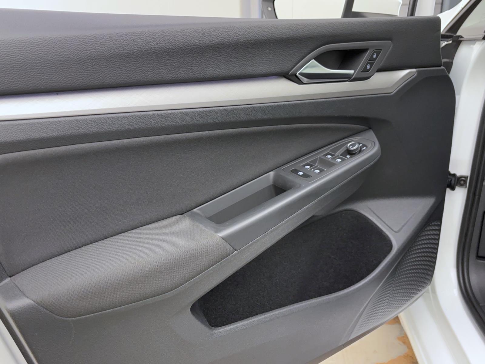 Volkswagen Golf Variant 8 2.0 TDI DSG Life ACC PDC Kamera LED Navi AppConnect
