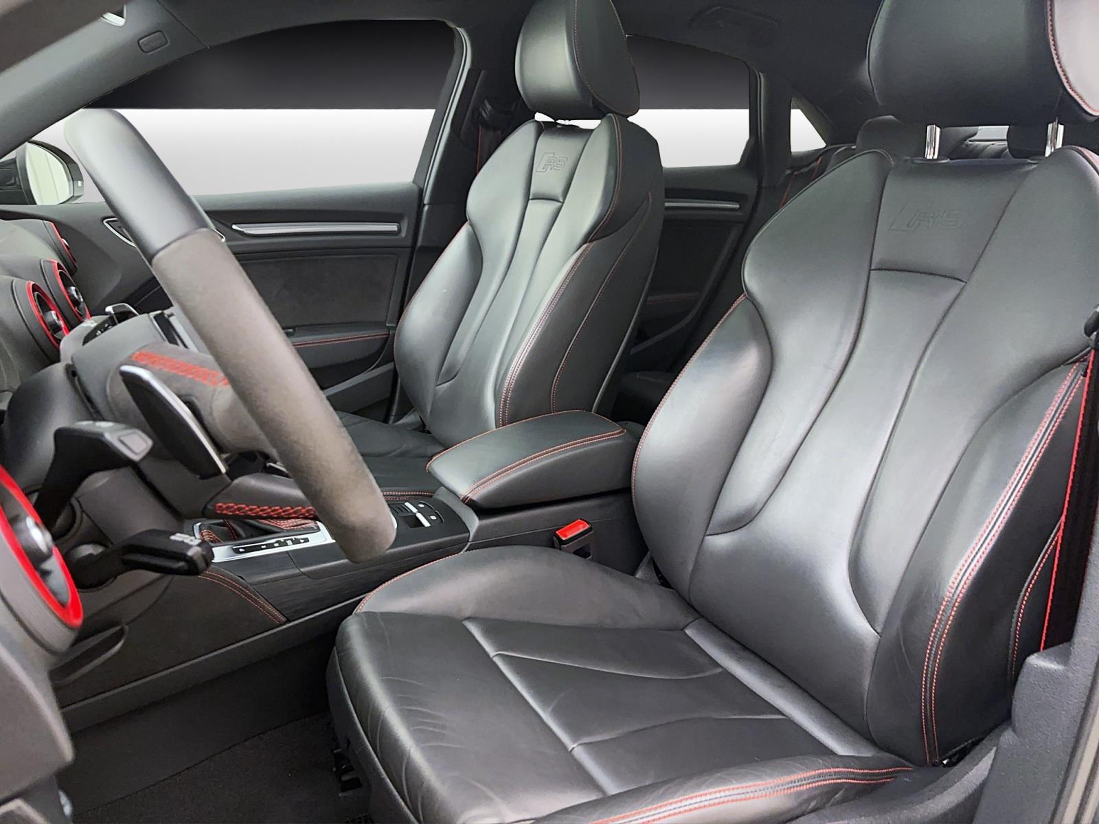 Audi RS3 Limousine Pano Leder Kamera LED Navi B&O 280km/h