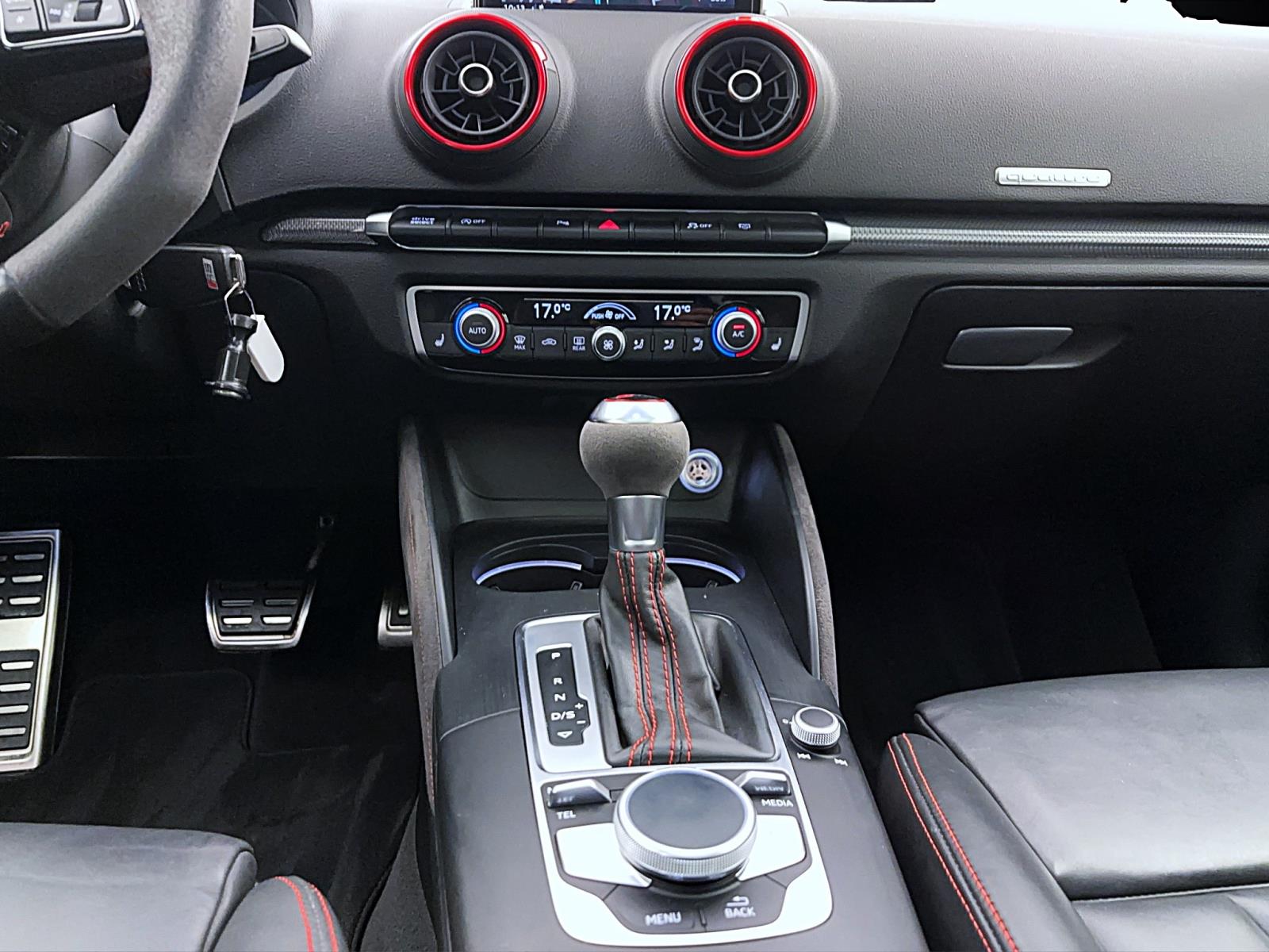 Audi RS3 Limousine Pano Leder Kamera LED Navi B&O 280km/h