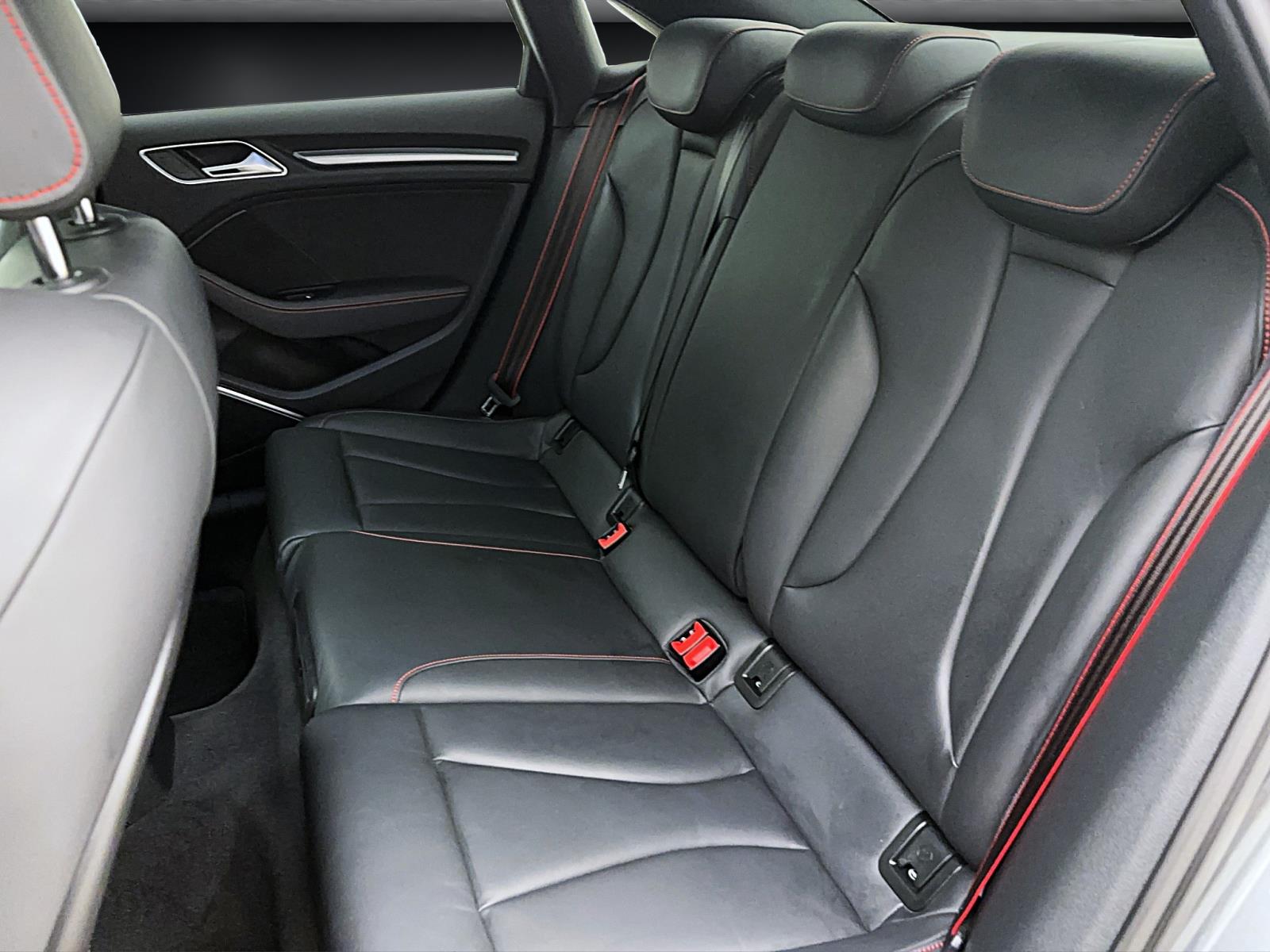 Audi RS3 Limousine Pano Leder Kamera LED Navi B&O 280km/h