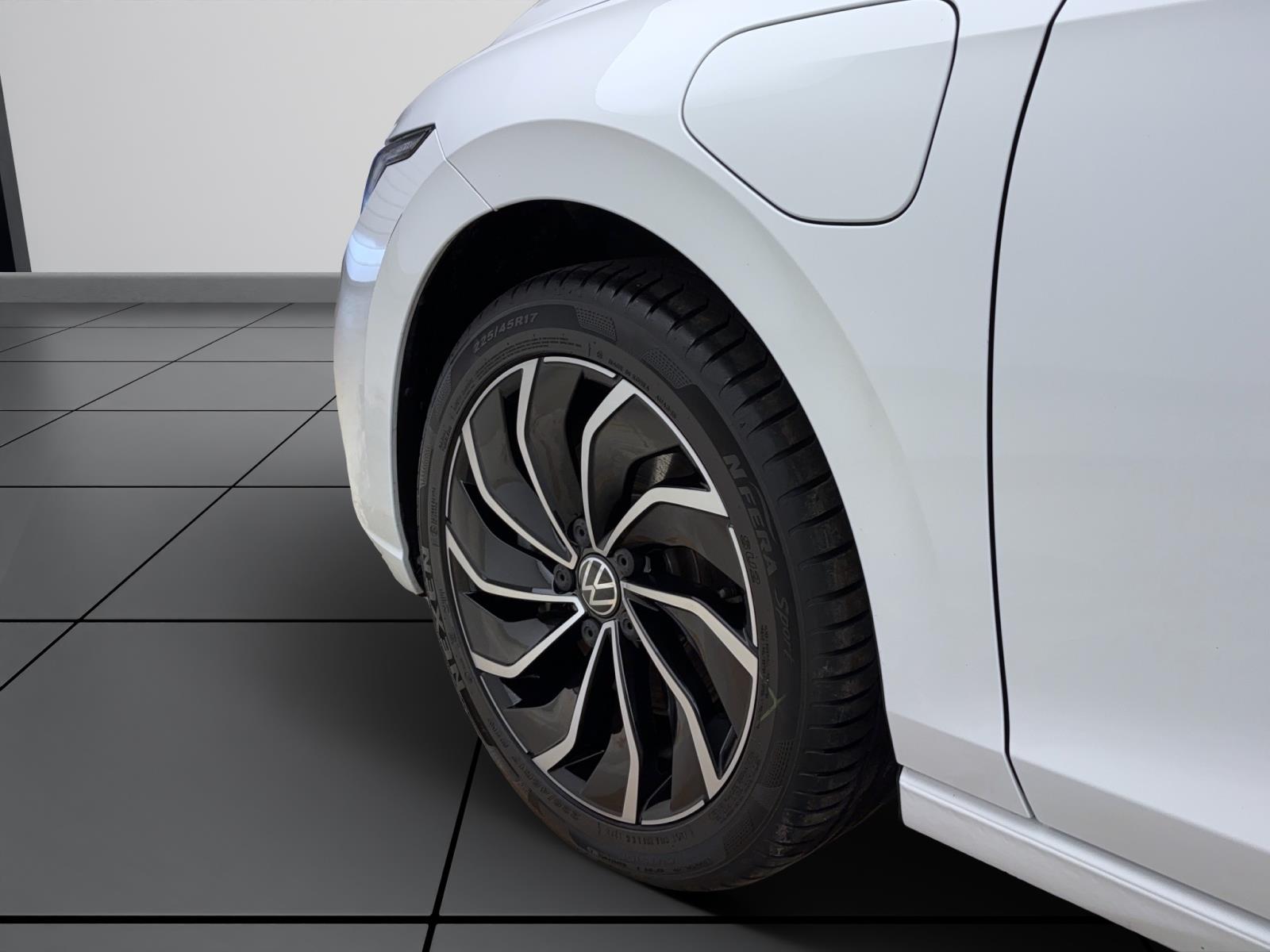 Volkswagen Golf 8 1.4 TSI eHybrid DSG StyleACC PDC IQ.Light Navi AppConnect