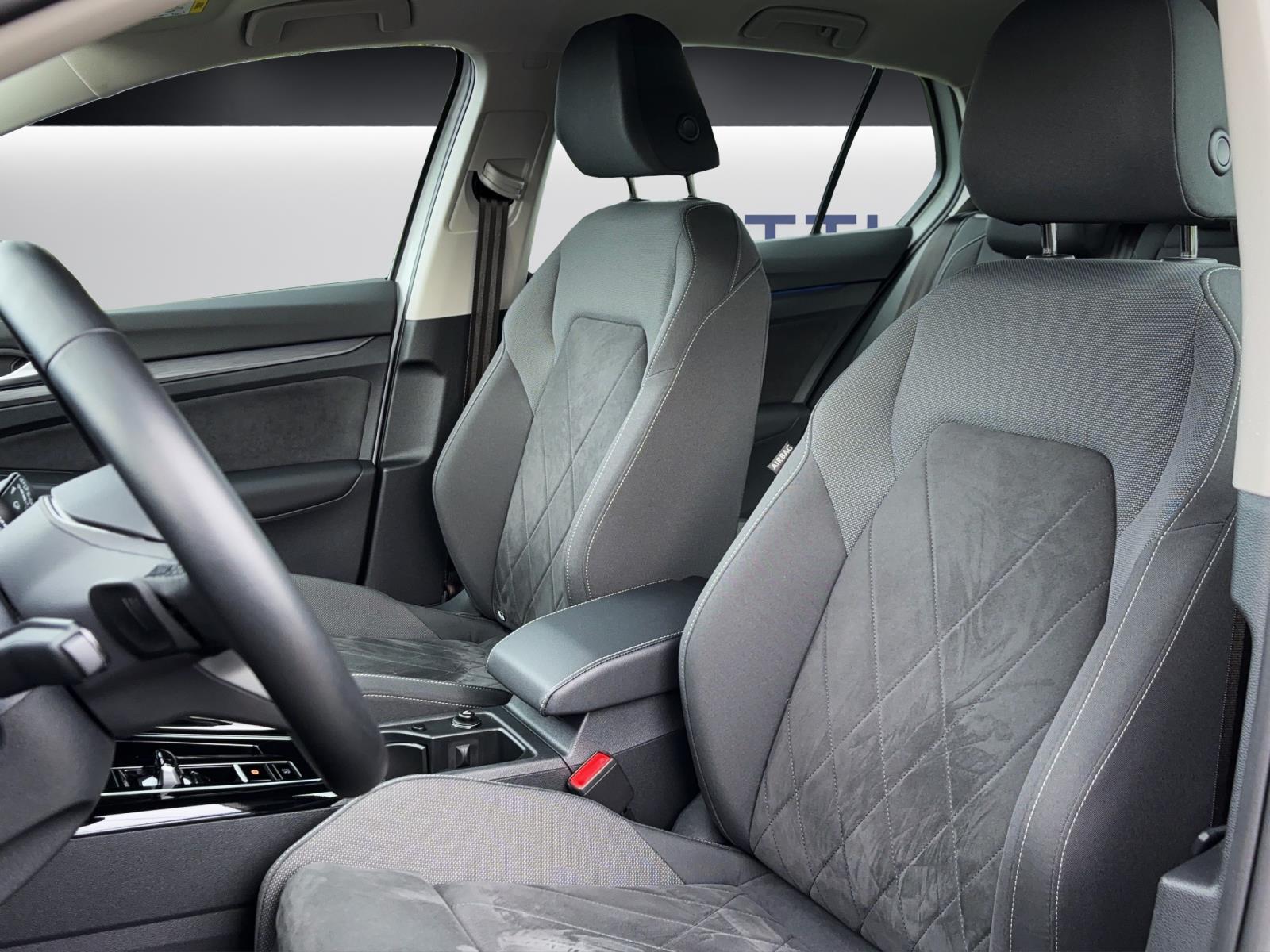 Volkswagen Golf 8 1.4 TSI eHybrid DSG StyleACC PDC IQ.Light Navi AppConnect