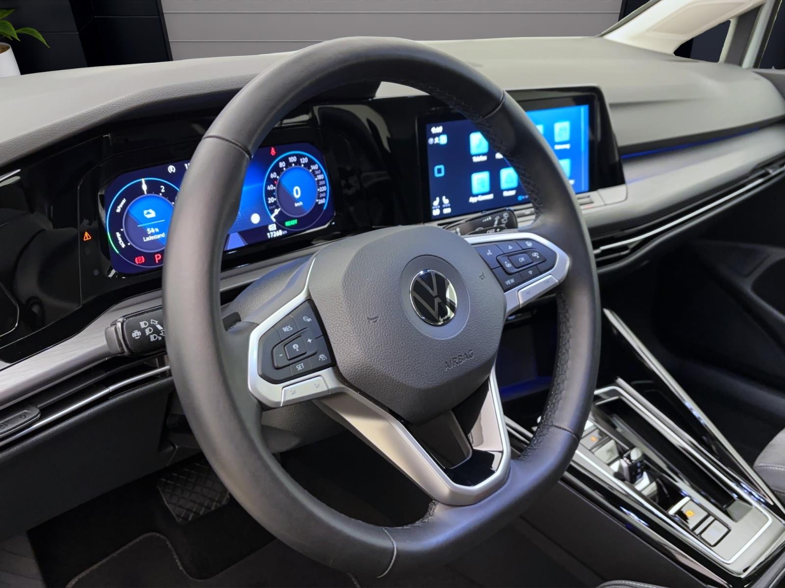 Volkswagen Golf 8 1.4 TSI eHybrid DSG StyleACC PDC IQ.Light Navi AppConnect