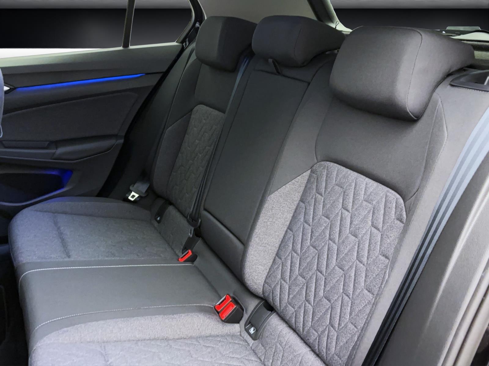 Volkswagen Golf 2.0 TDI DSG MOVE NAVI AHK LED ACC KAMERA