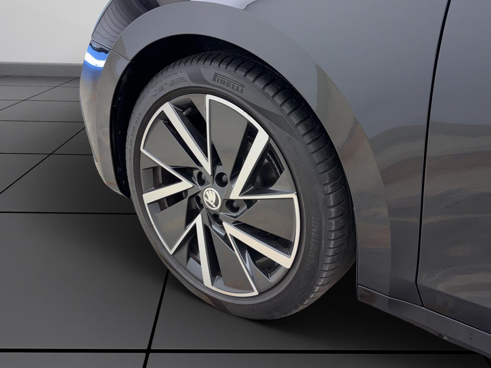 Skoda Octavia Combi 2.0 TDI DSG SportlineAHK LED Sitzhzg LaneAssist